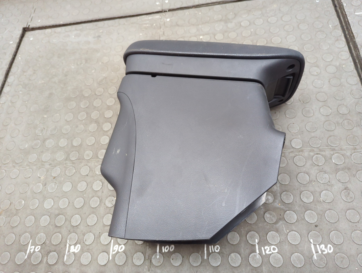 Подлокотник