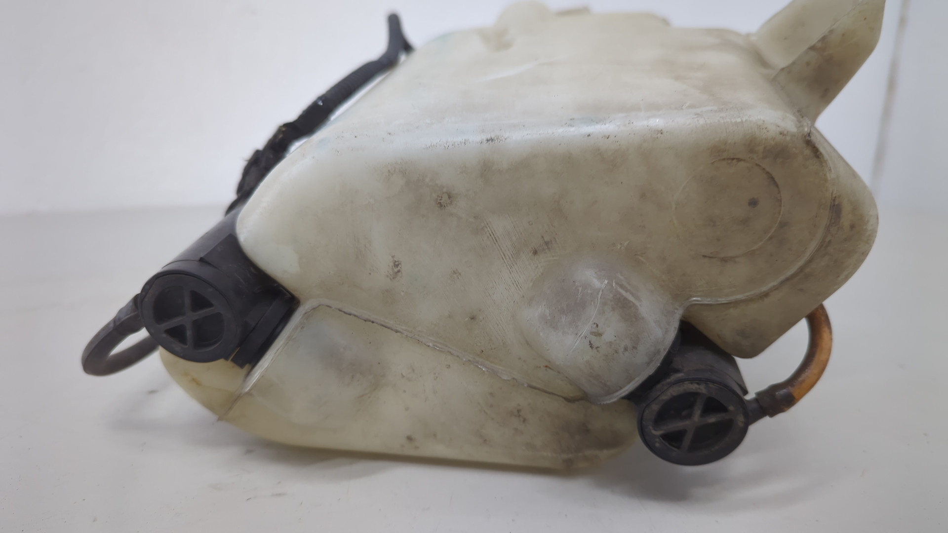 Бачок омывателя лобового стекла