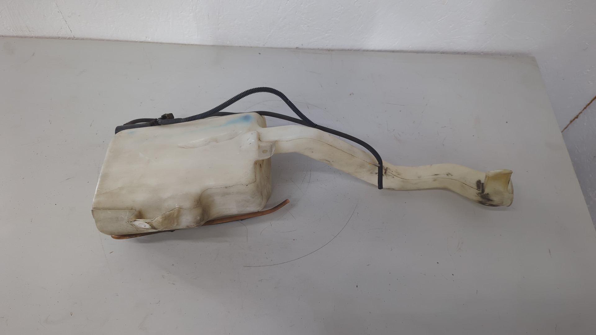 Бачок омывателя лобового стекла