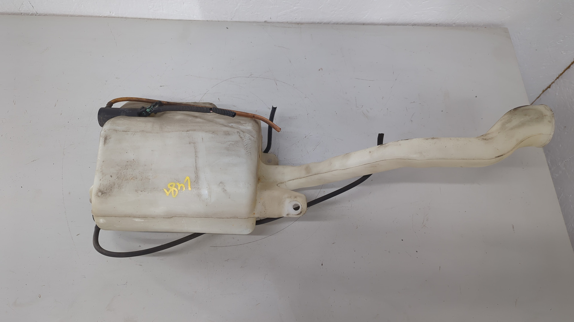 Бачок омывателя лобового стекла