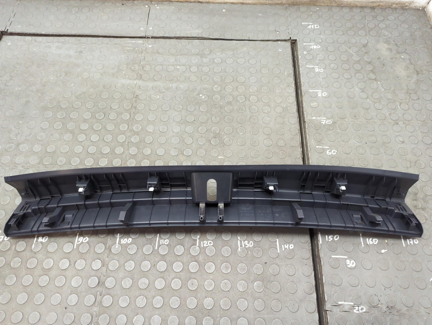 Обшивка багажника