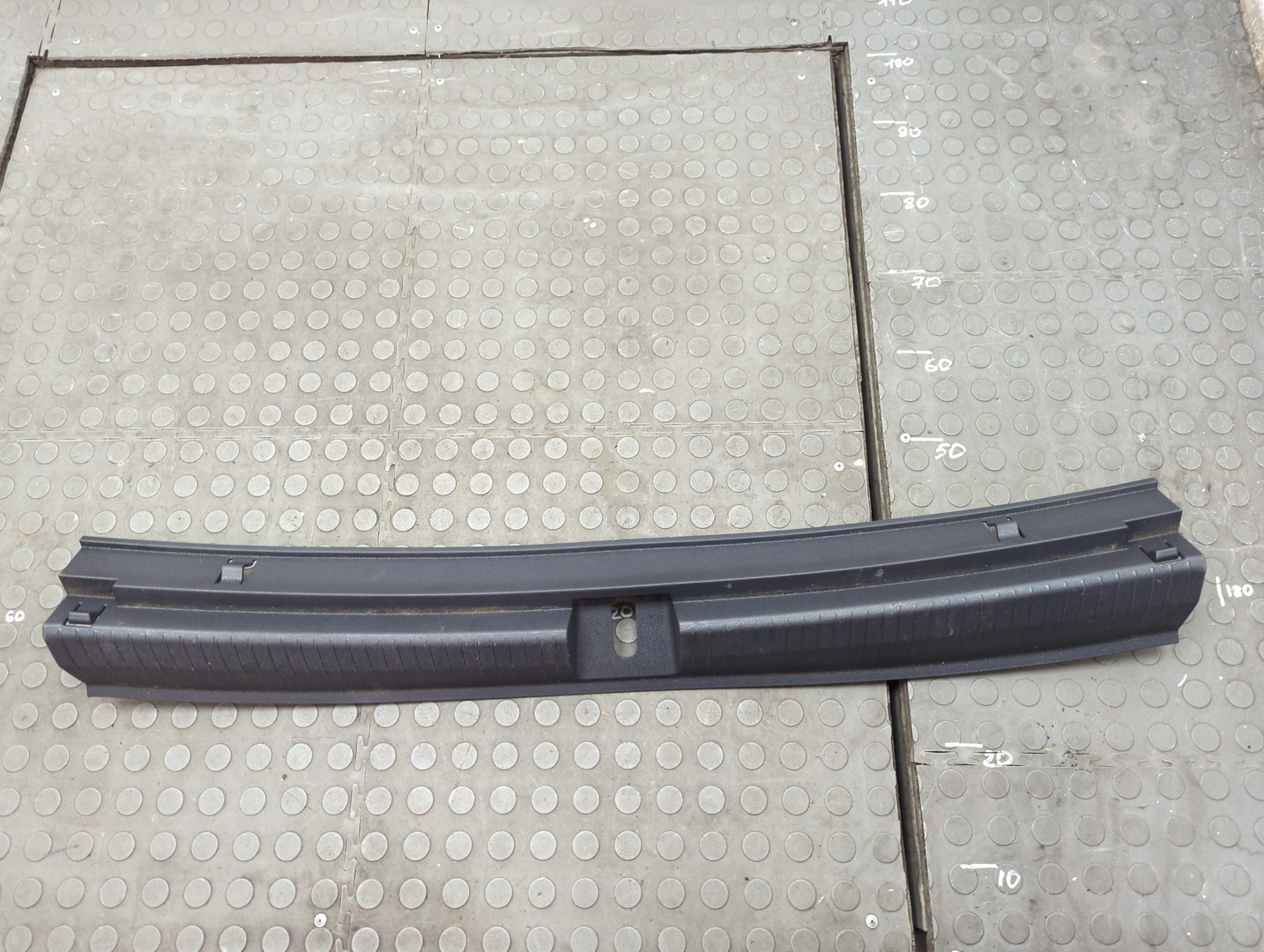 Обшивка багажника