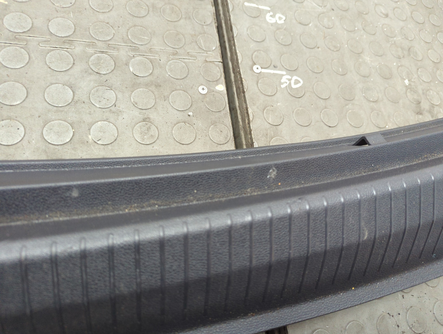 Обшивка багажника