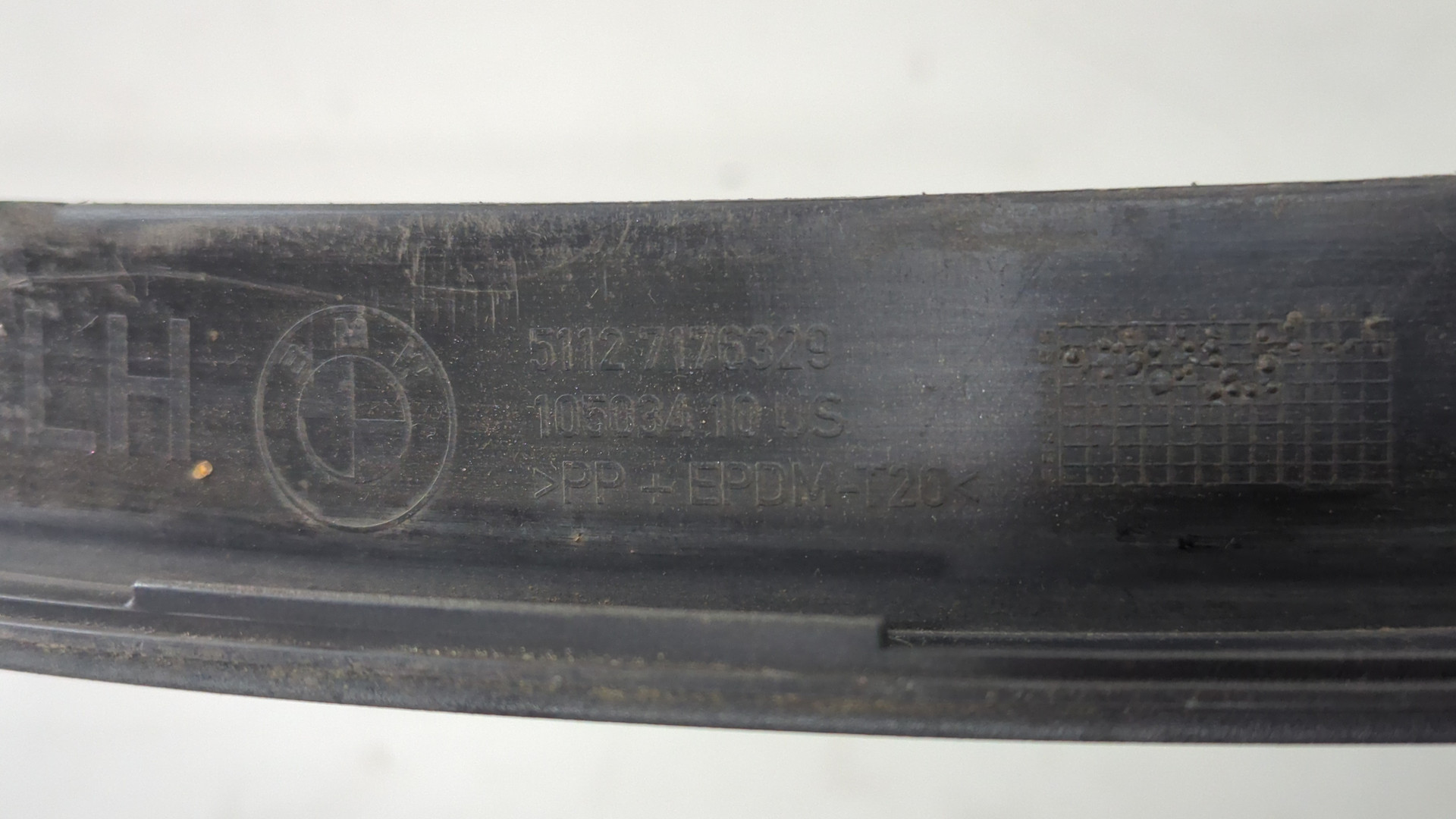 Накладка заднего крыла левого