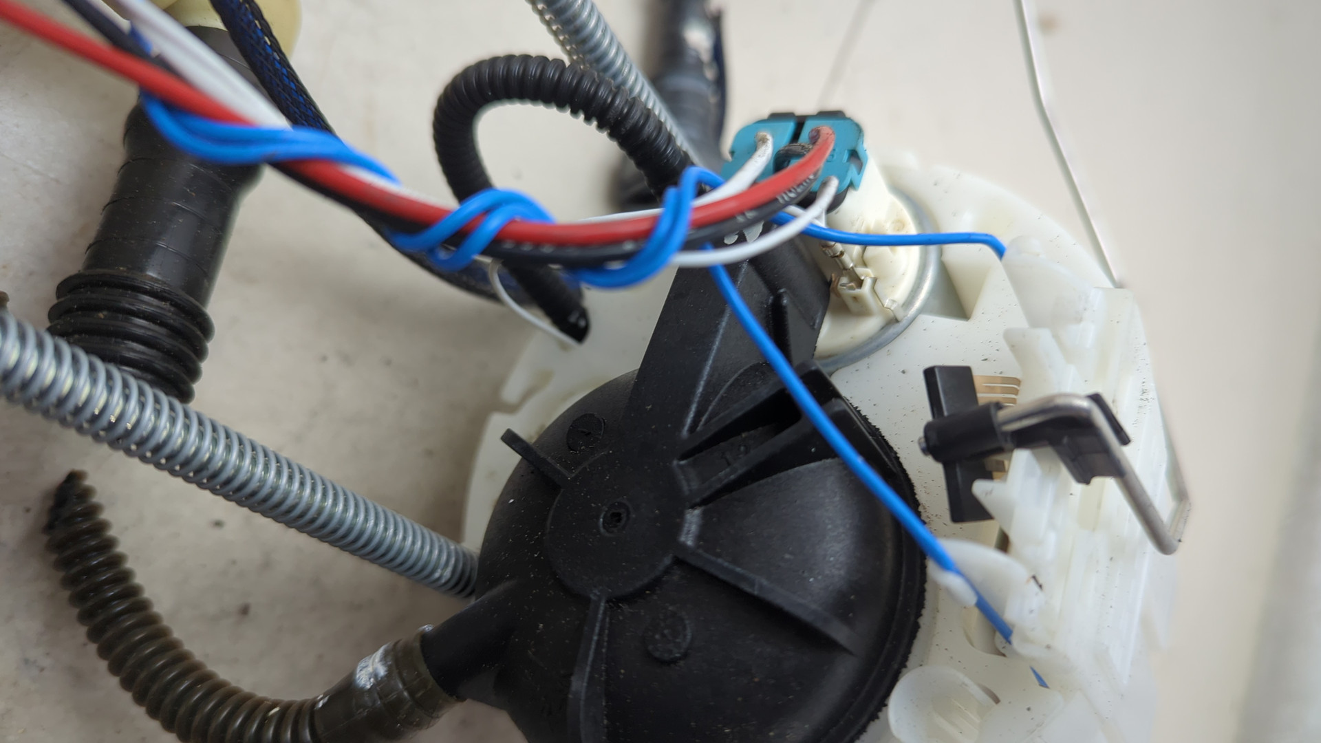 Насос топливный электрический