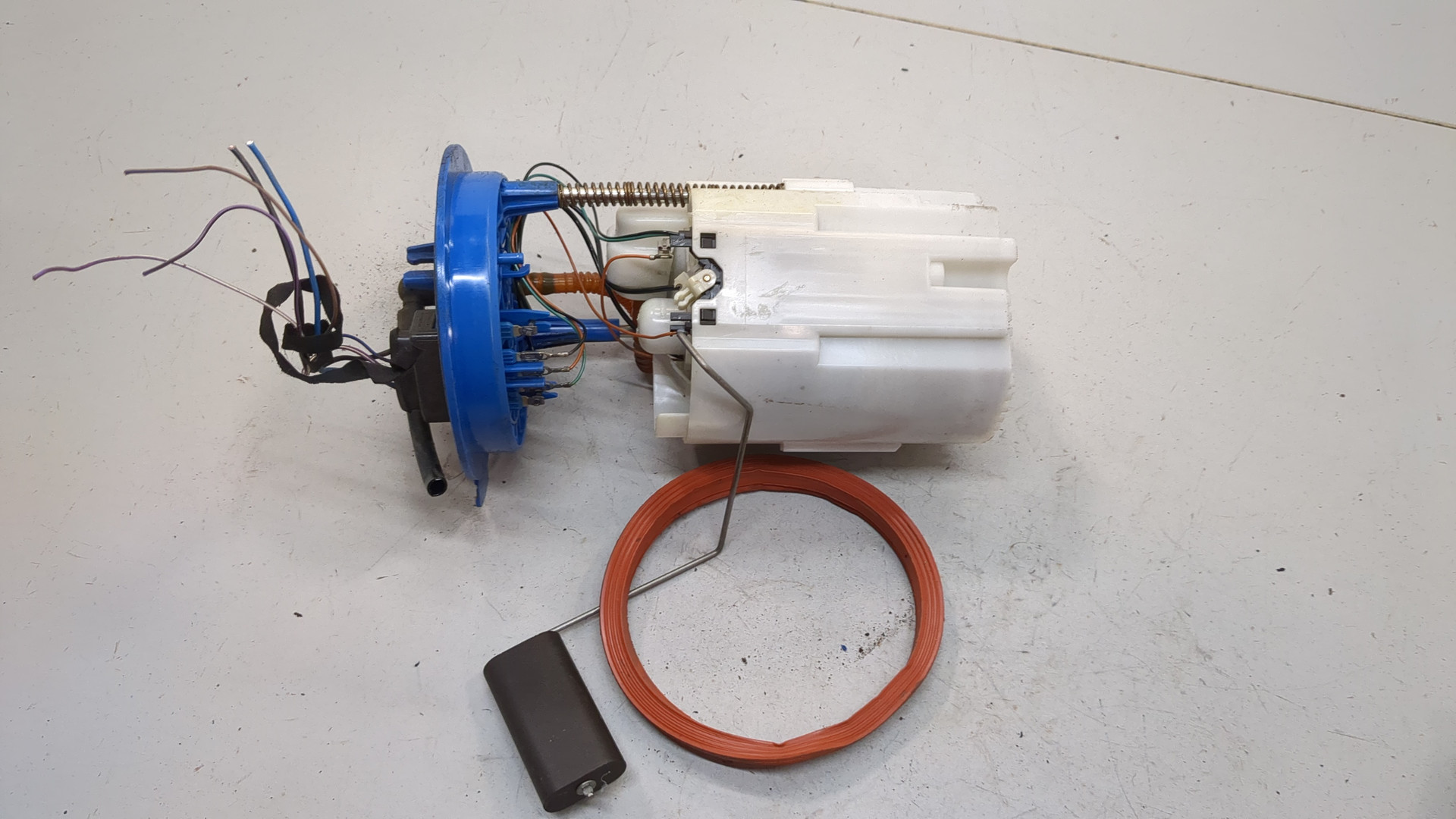 Насос топливный электрический