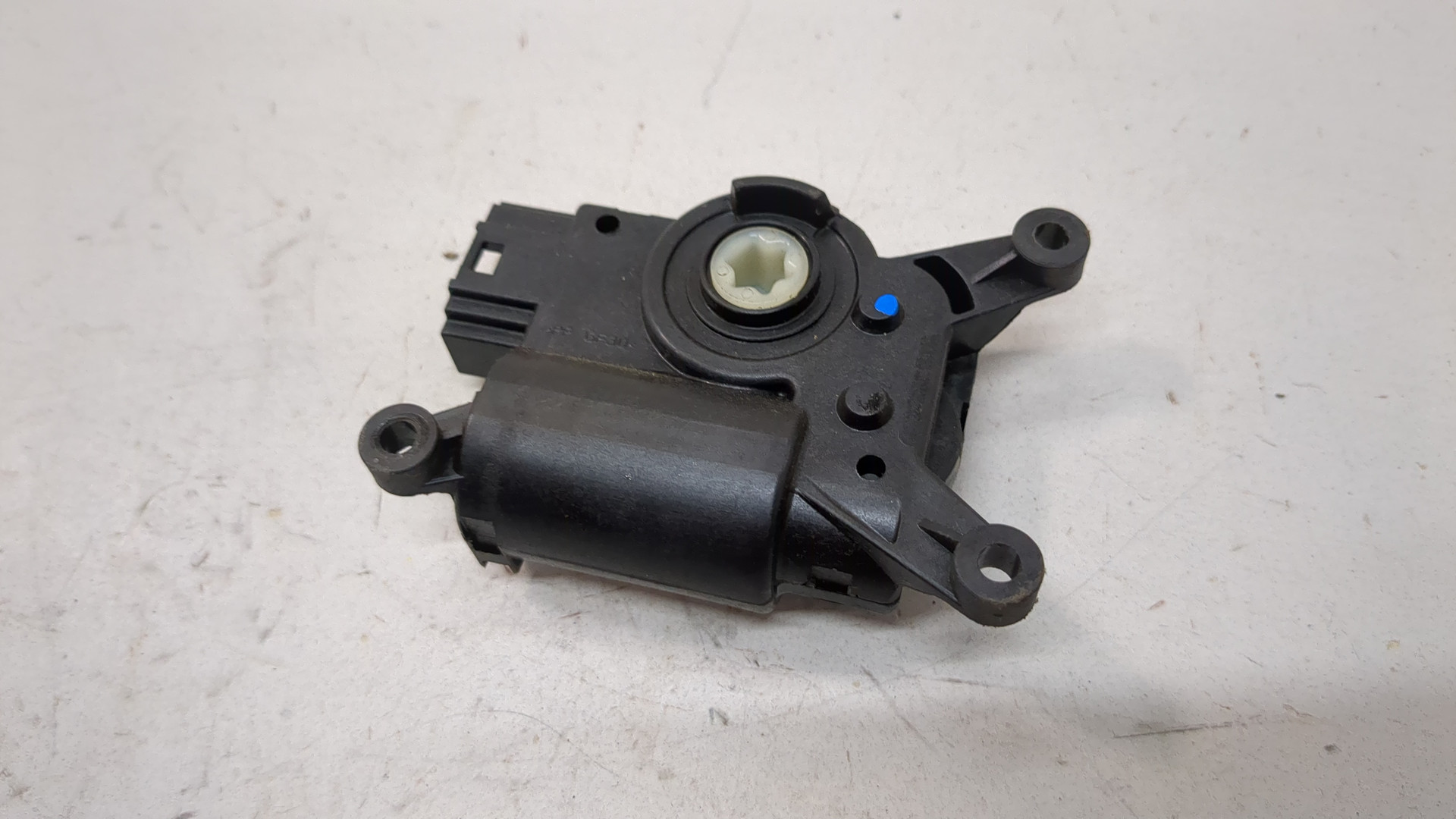 Моторчик заслонки печки