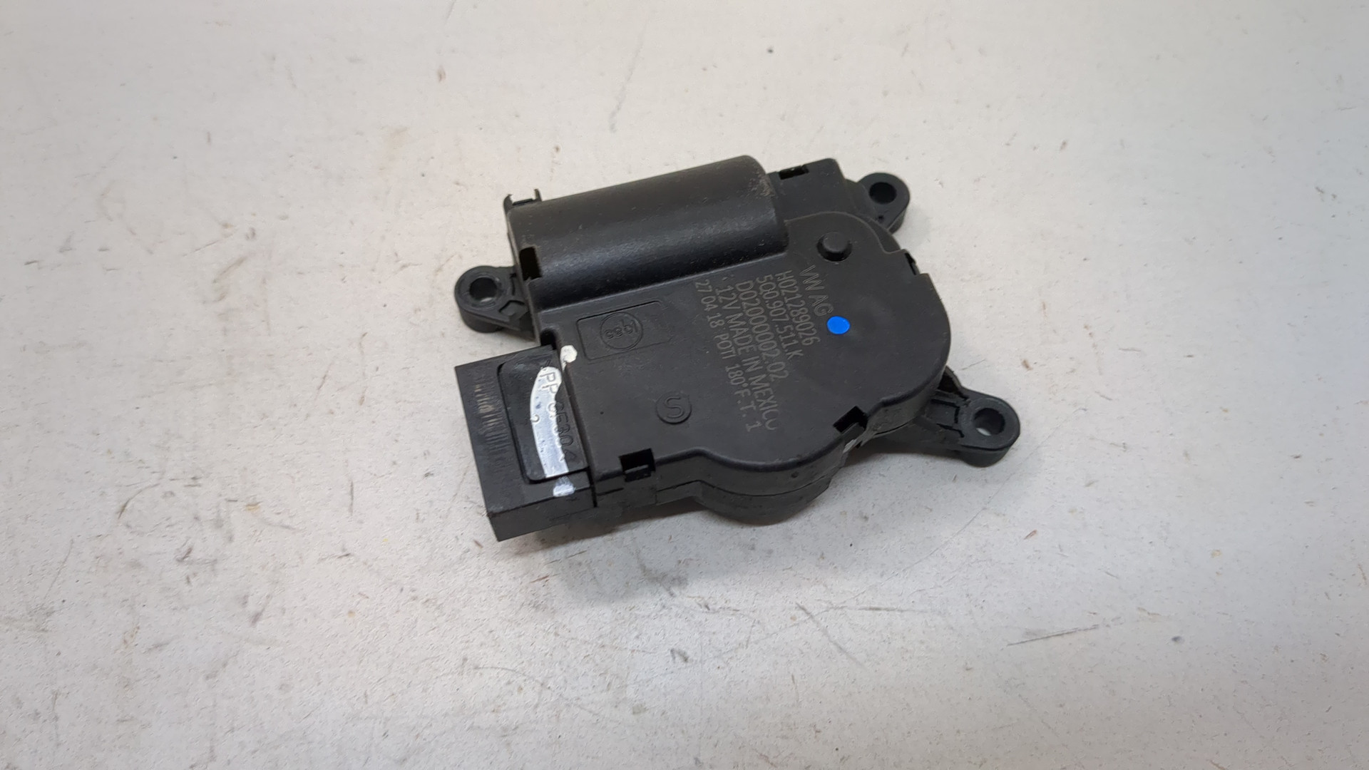 Моторчик заслонки печки