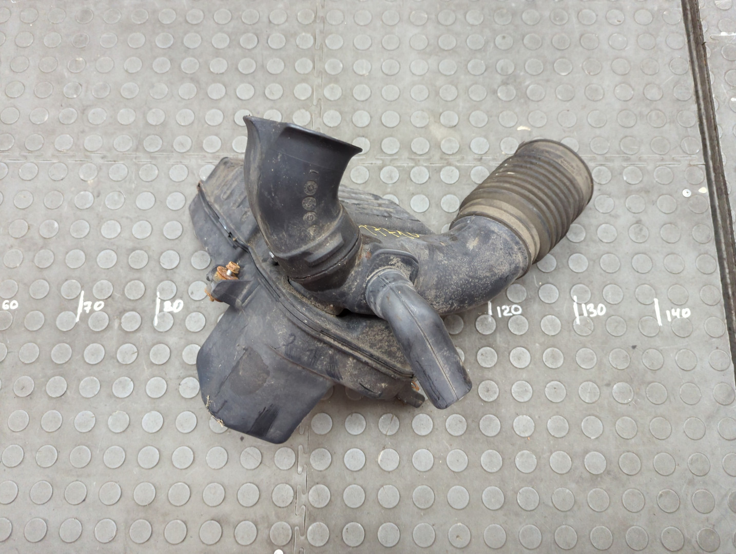 Резонатор воздушного фильтра