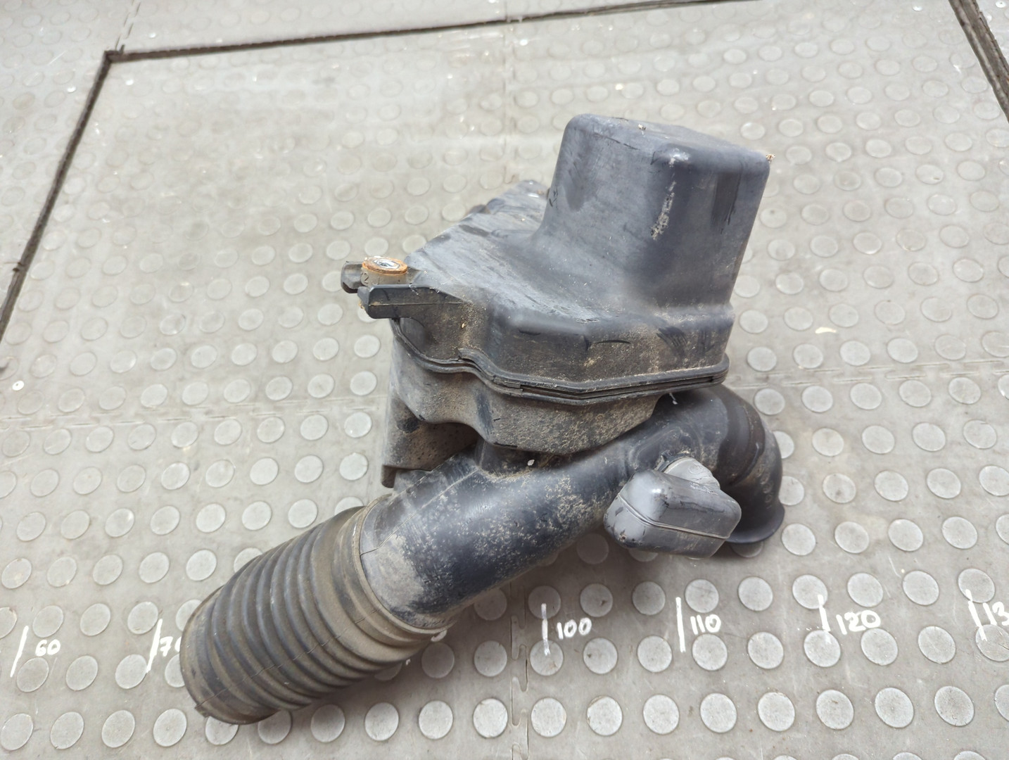 Резонатор воздушного фильтра