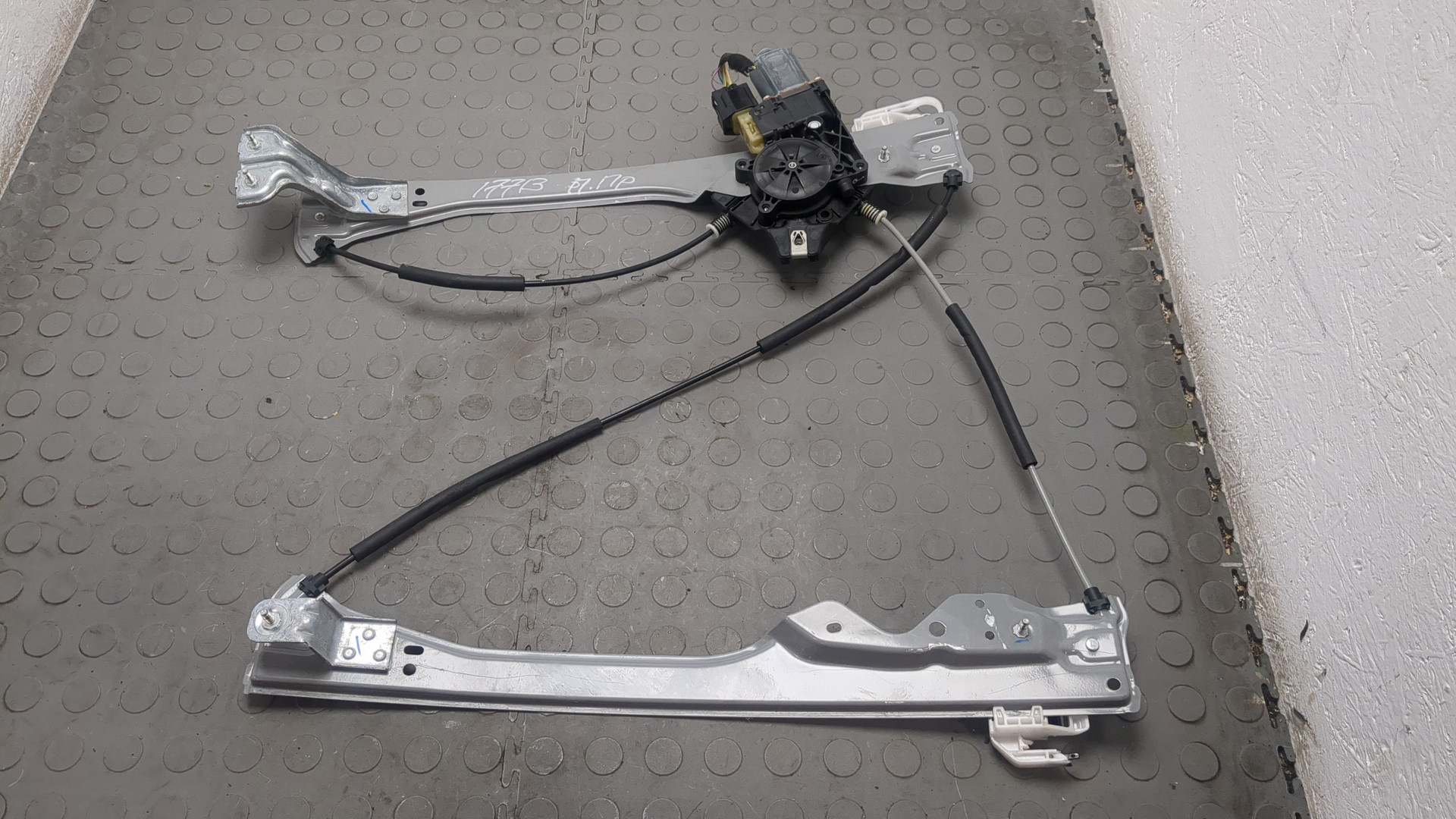 Стеклоподъемник электр. передний правый