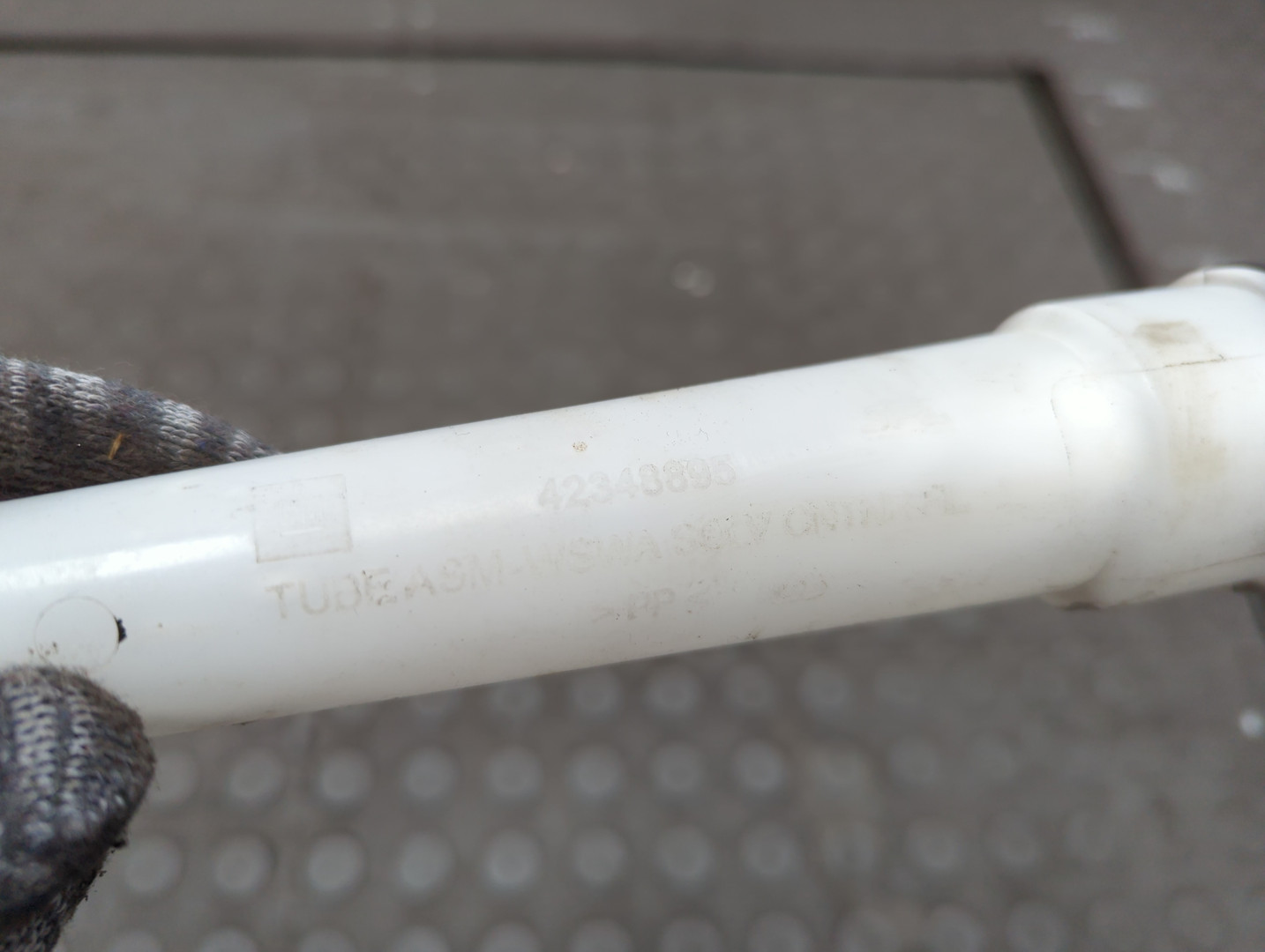 Горловина бачка омывателя