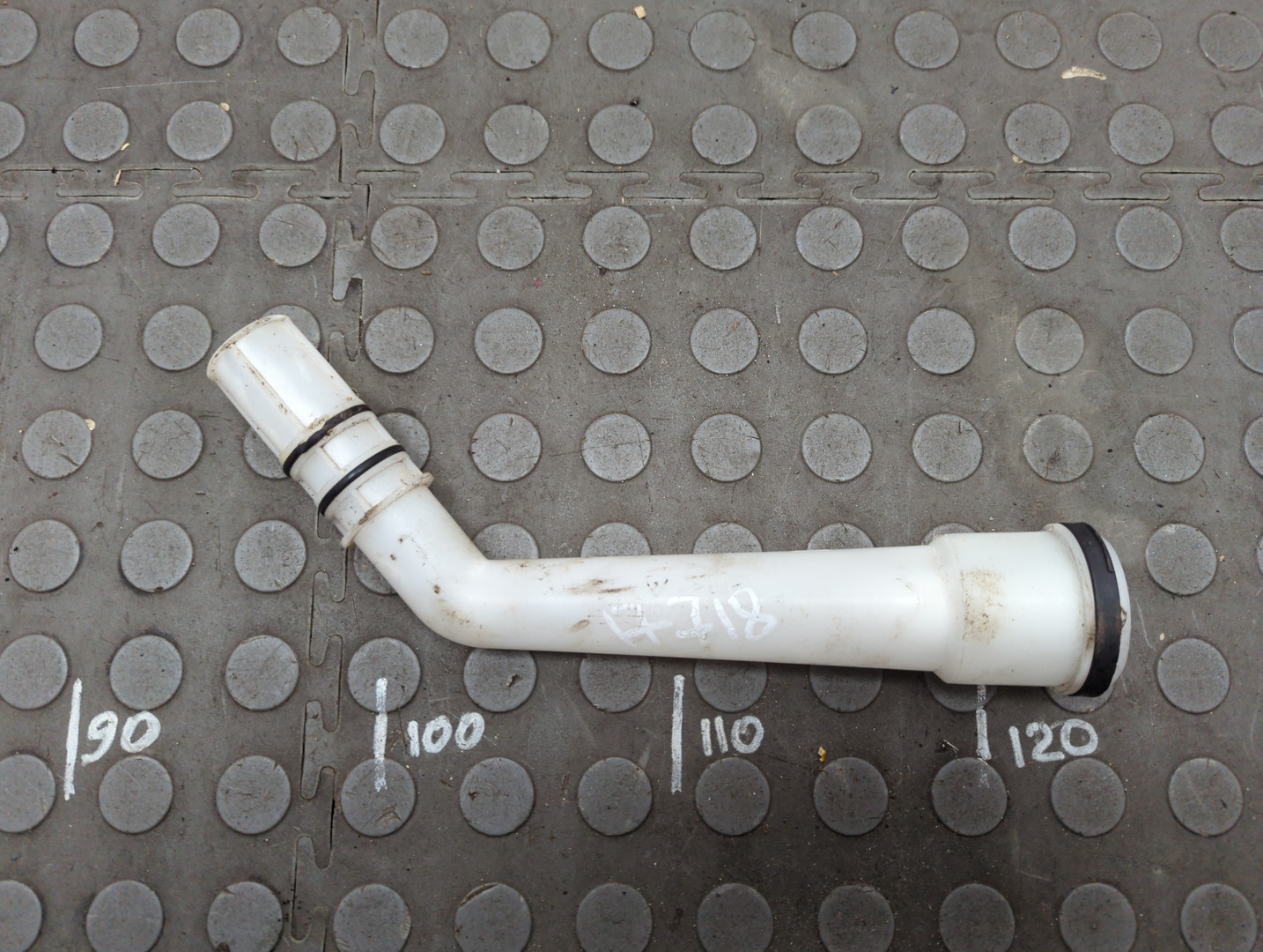 Горловина бачка омывателя