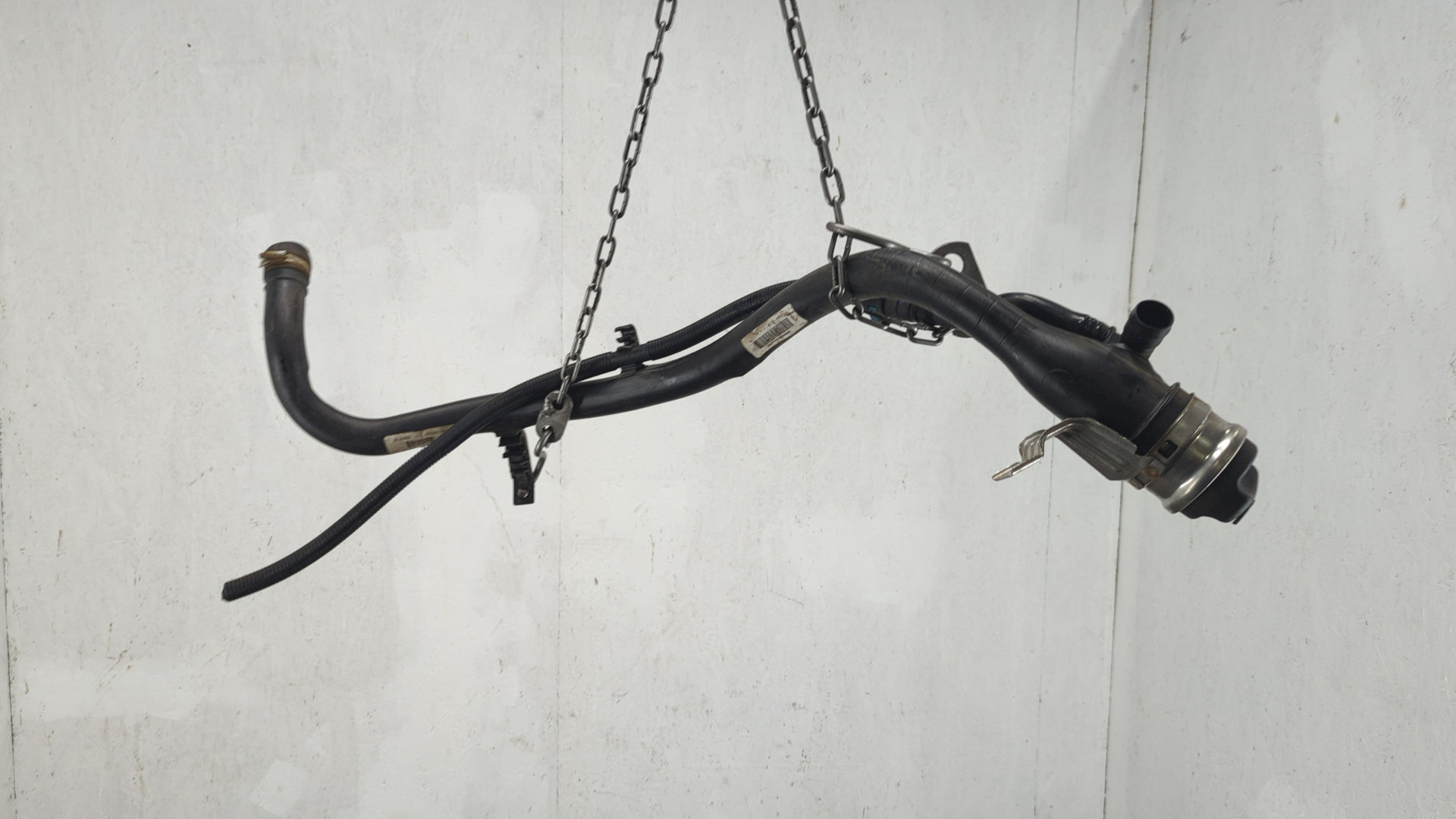 Горловина топливного бака