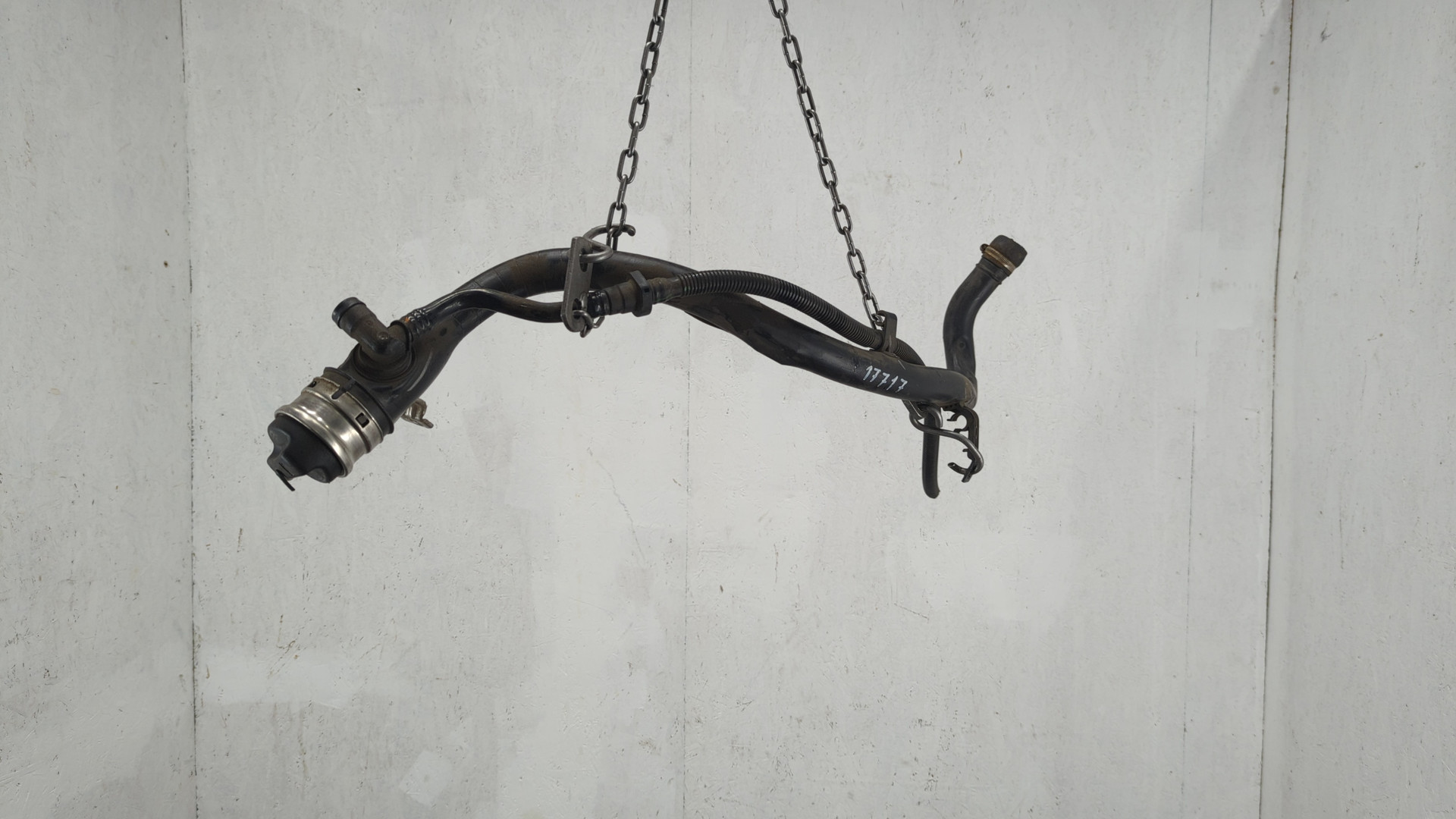 Горловина топливного бака