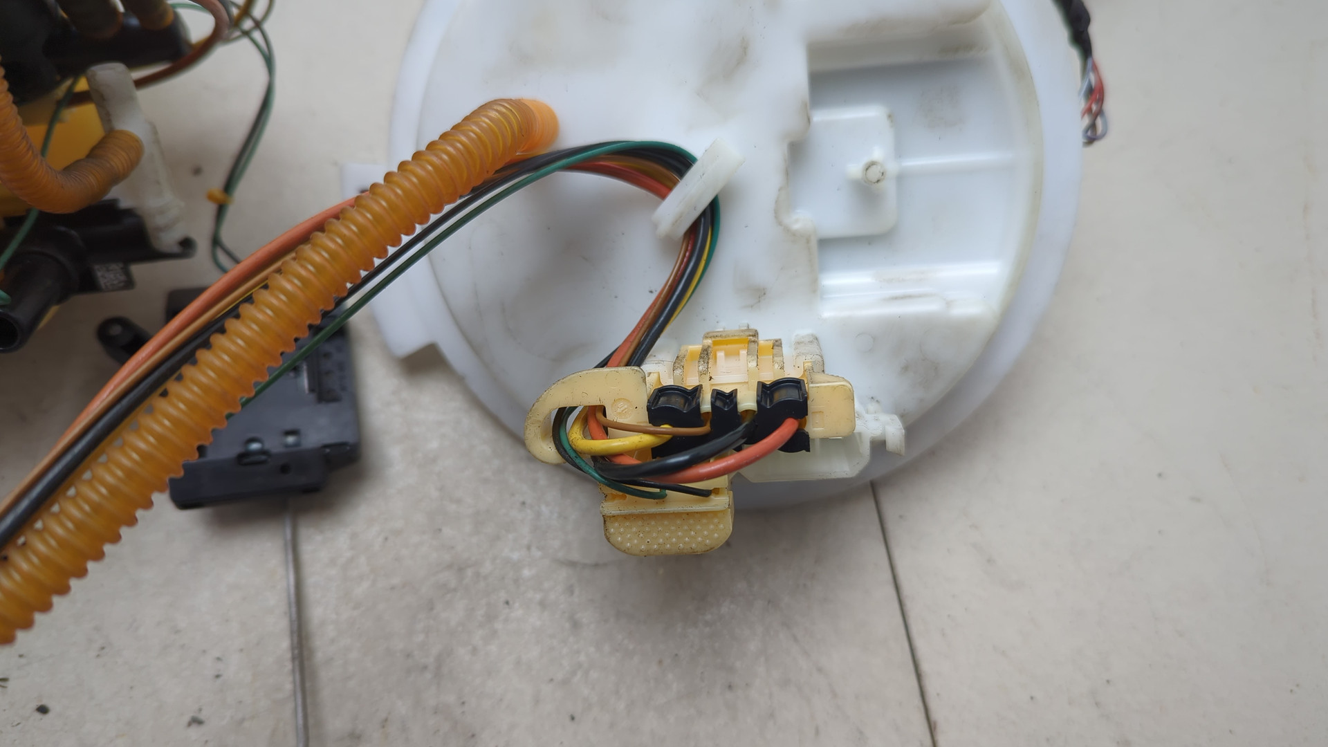 Насос топливный электрический