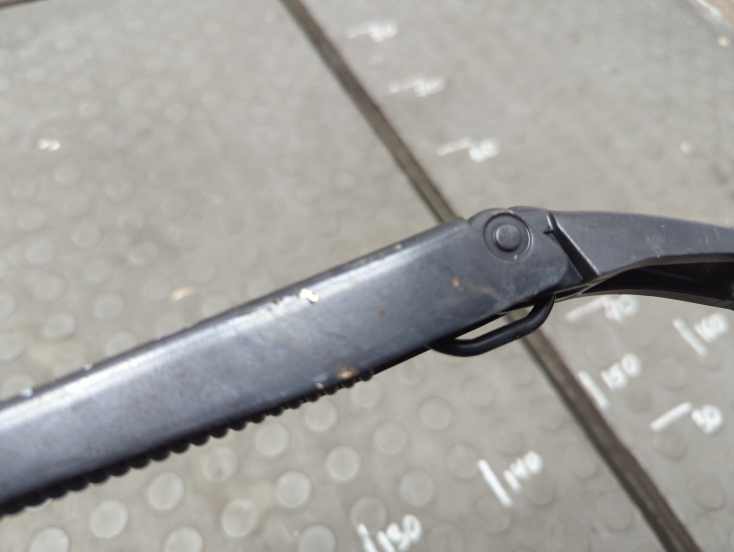 Поводок стеклоочистителя передний левый