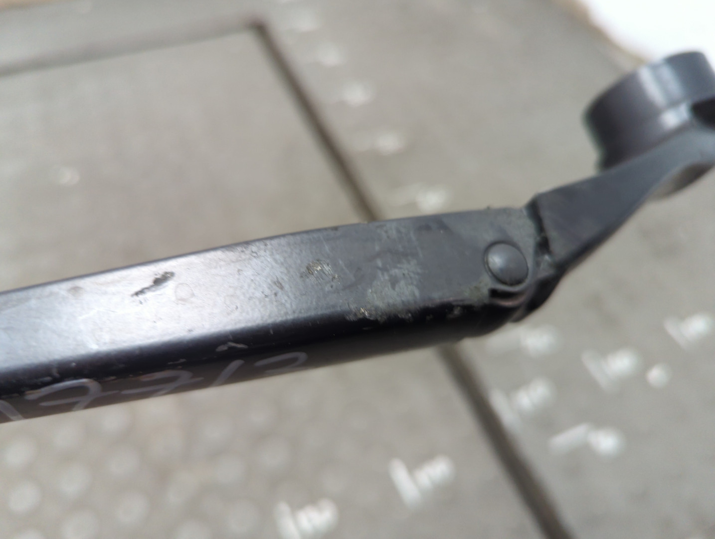 Поводок стеклоочистителя передний правый