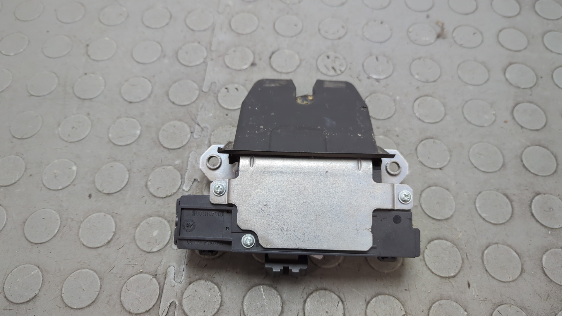 Замок багажника