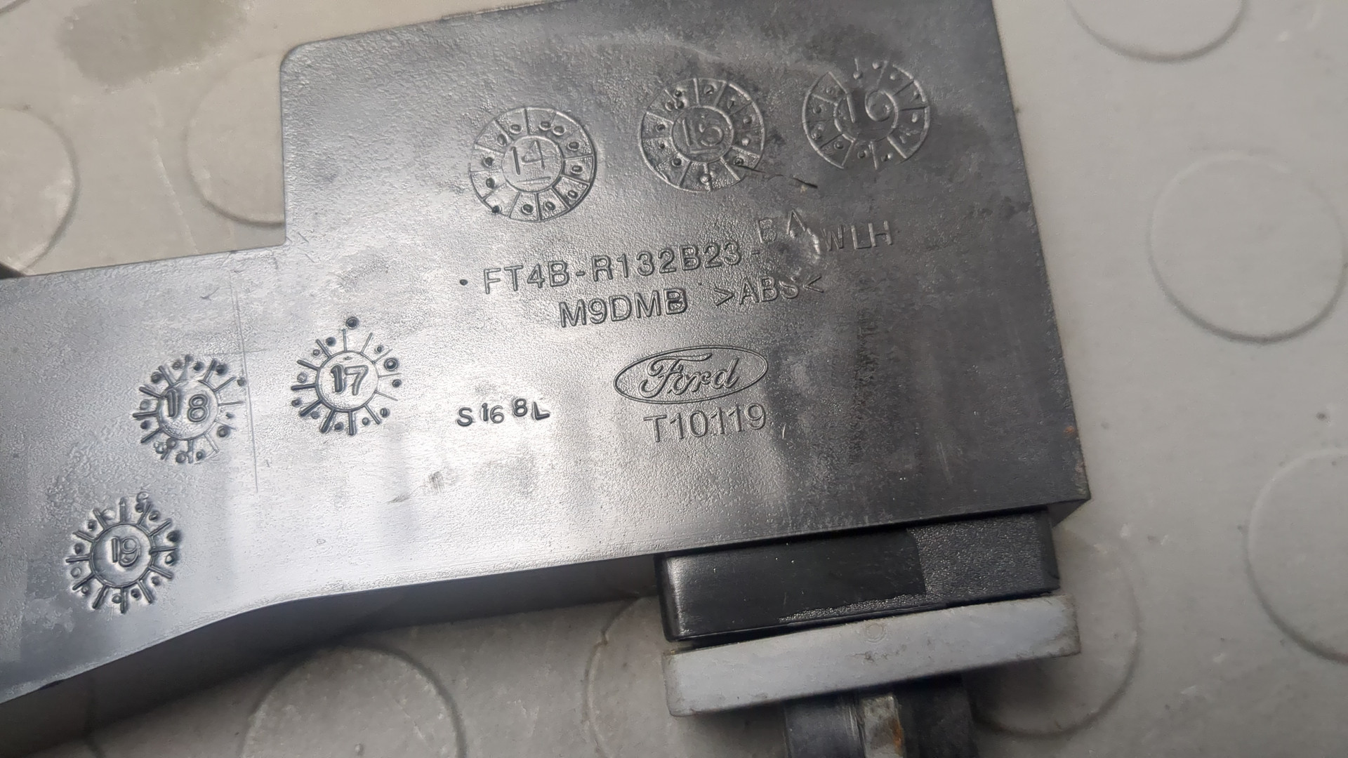 Кронштейн (сопут. товар)