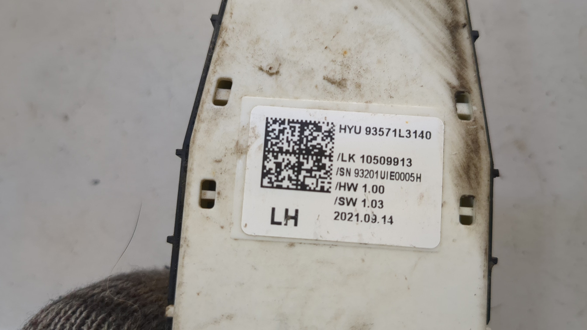 Кнопка стеклоподъемника