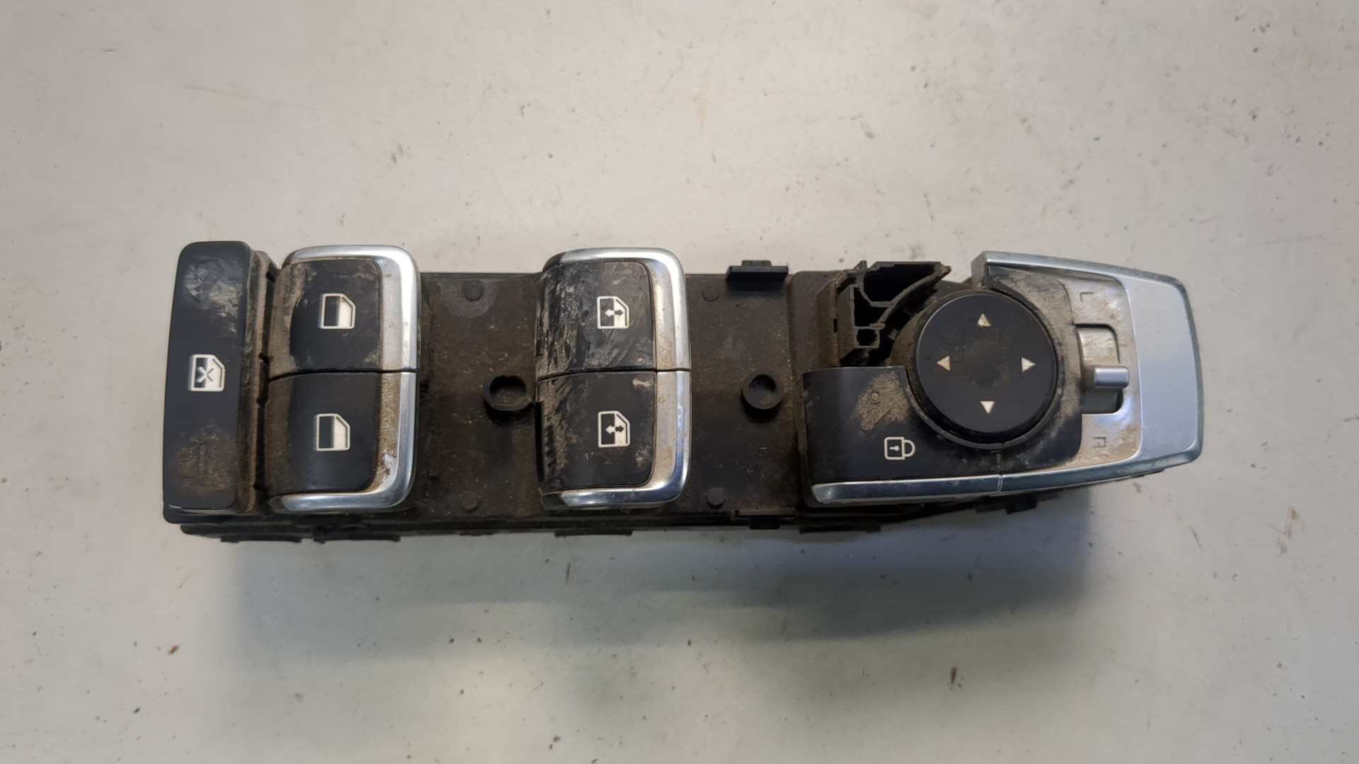 Кнопка стеклоподъемника