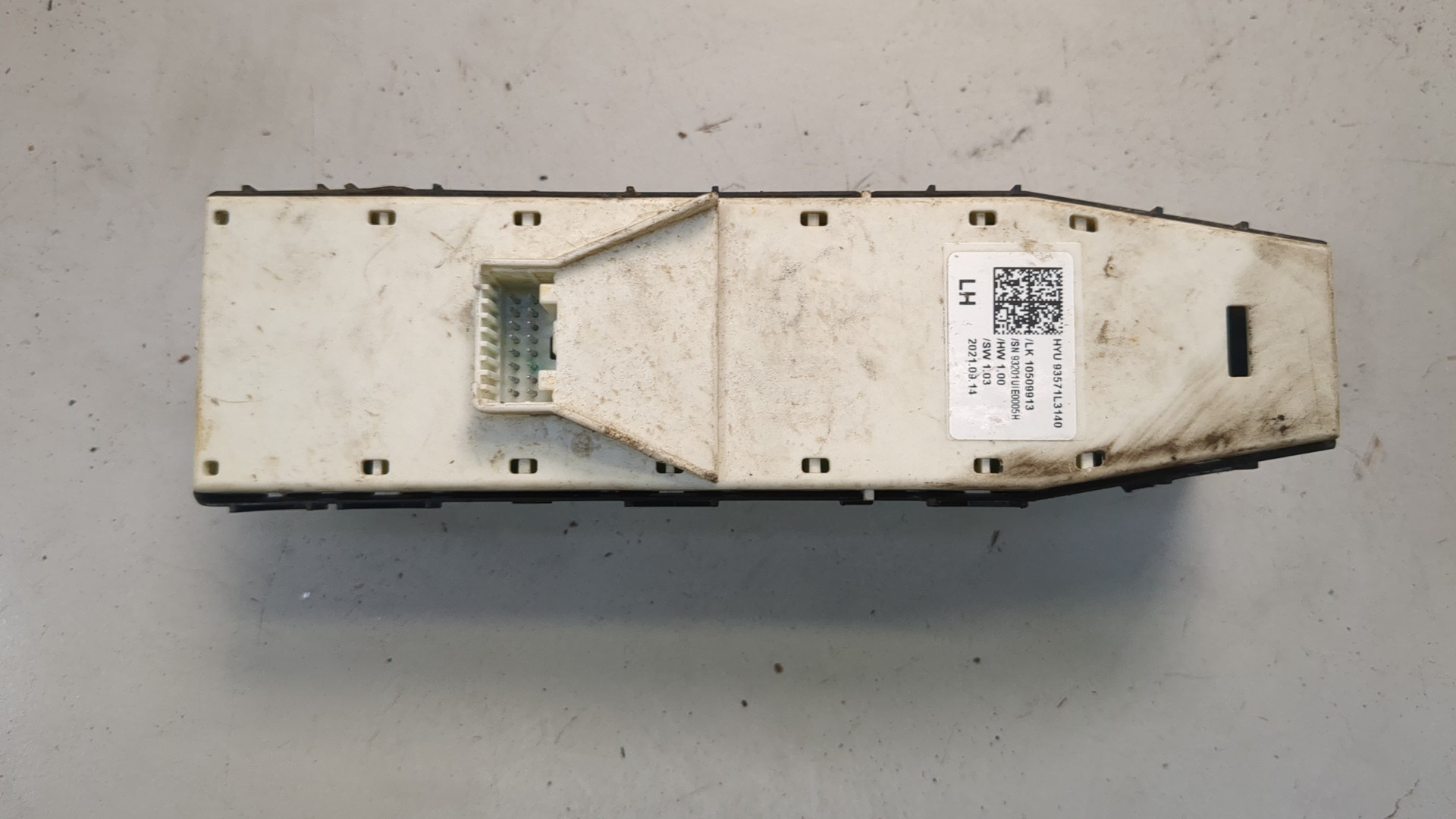 Кнопка стеклоподъемника