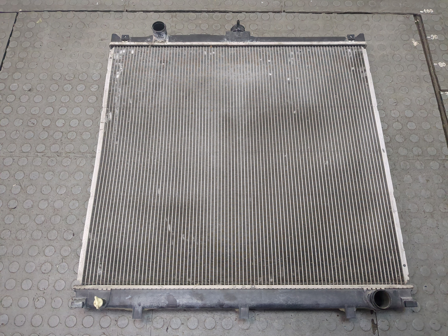 Радиатор охлаждения двигателя основной