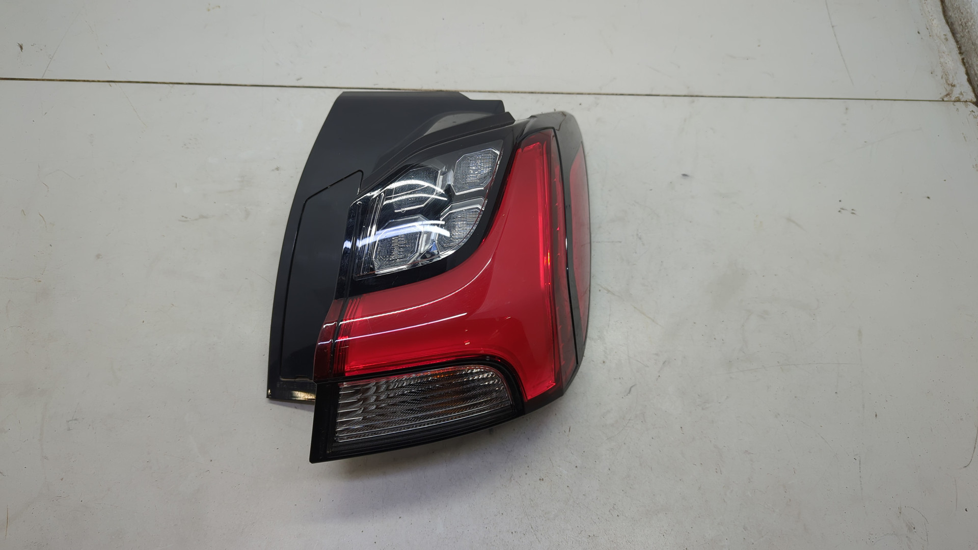 Фонарь задний правый