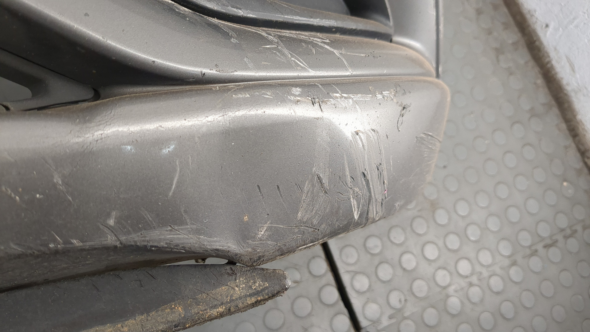 Бампер передний