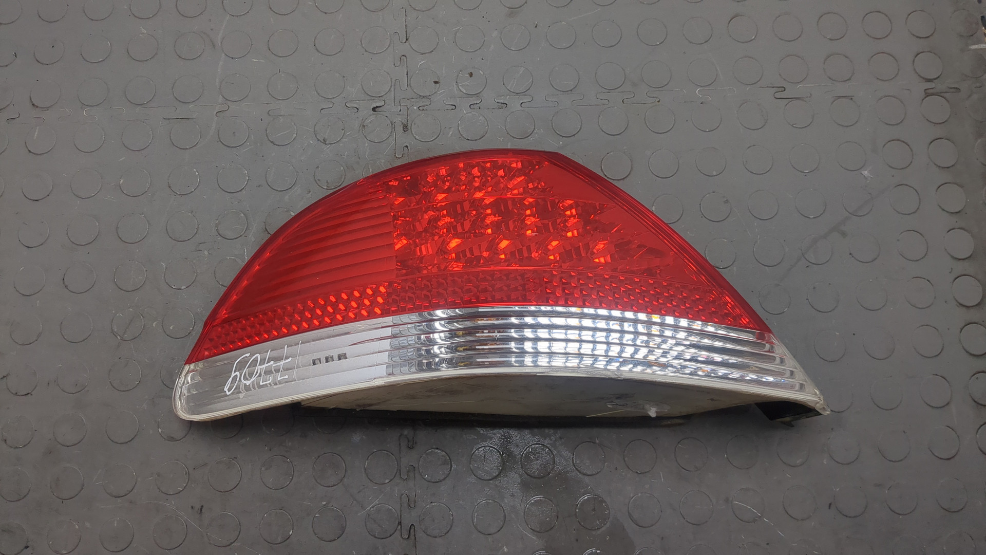 Фонарь задний левый