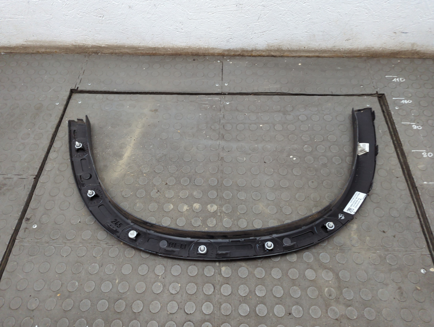 Накладка заднего крыла левого