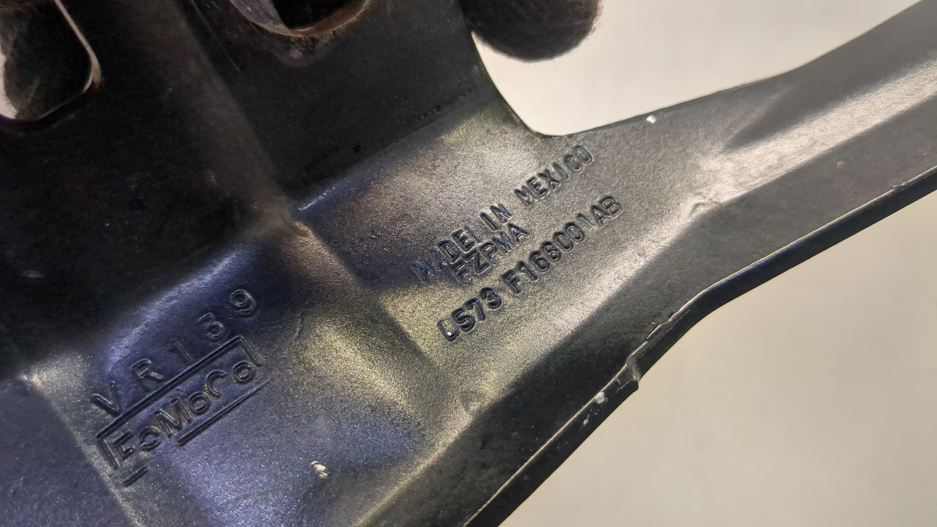 Петля капота правая