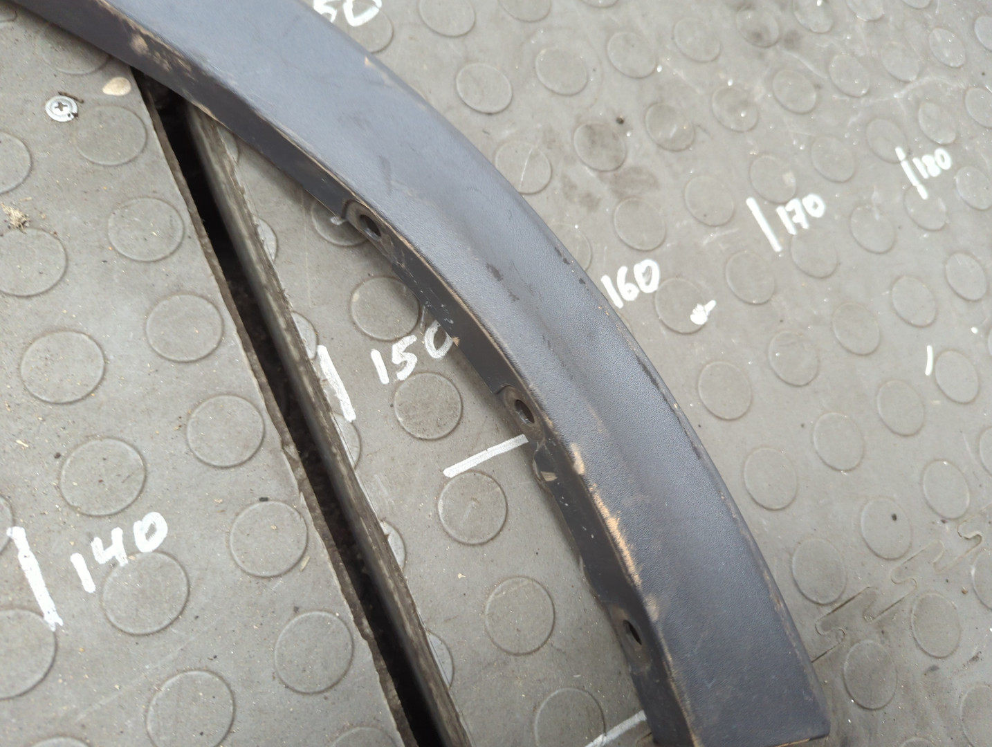 Накладка заднего крыла левого