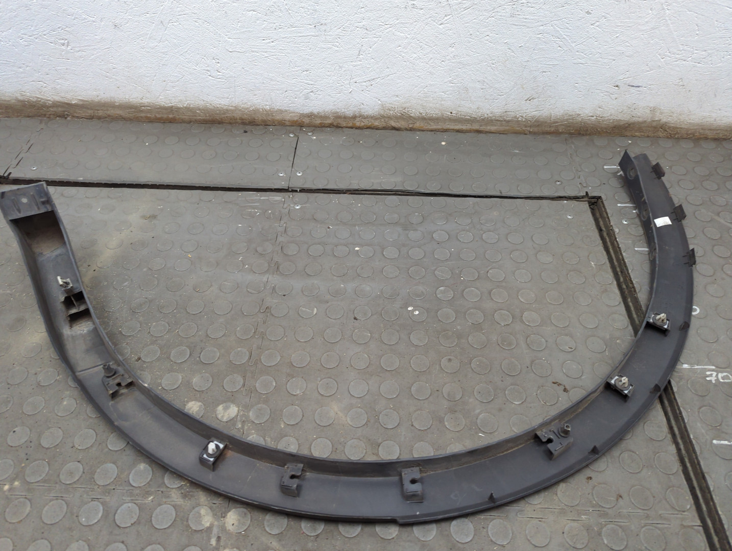 Накладка заднего крыла левого