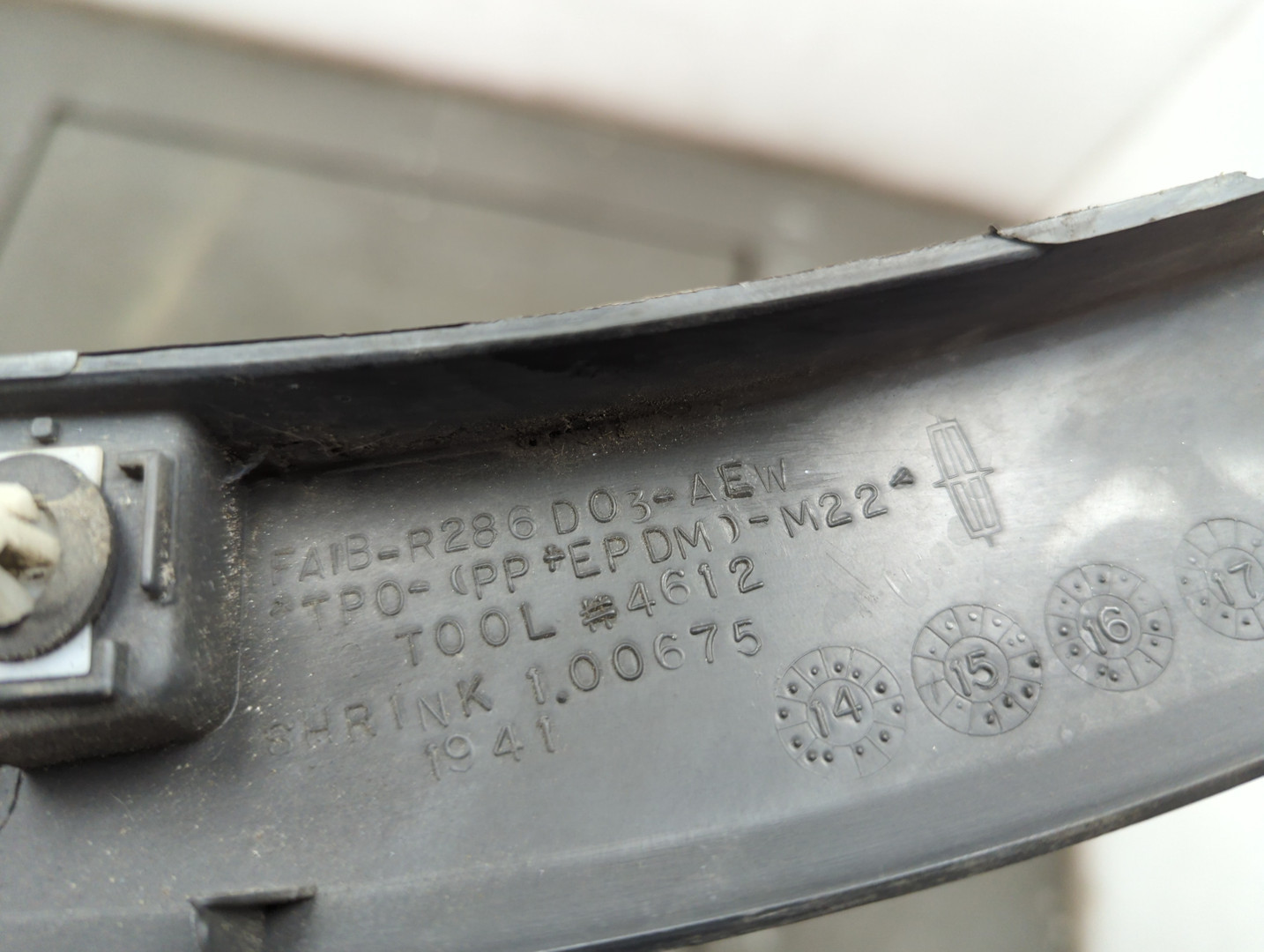 Накладка заднего крыла левого