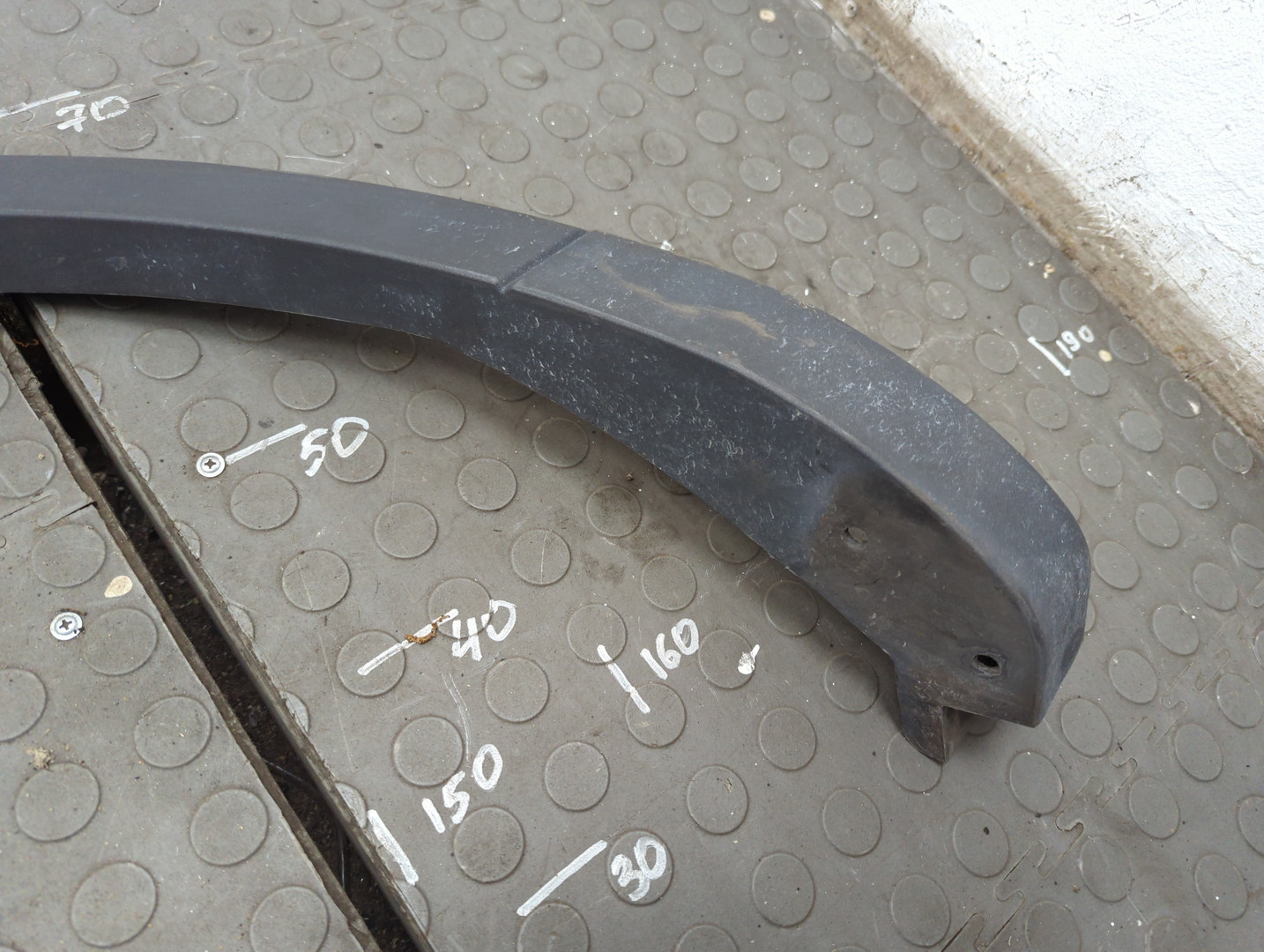 Молдинг заднего крыла правого