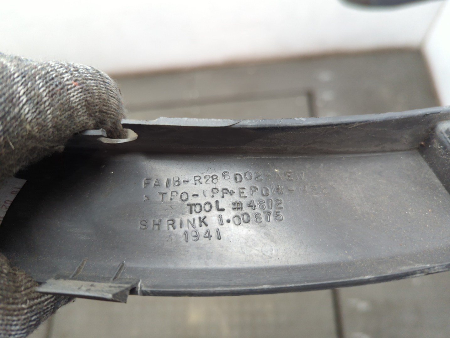 Молдинг заднего крыла правого