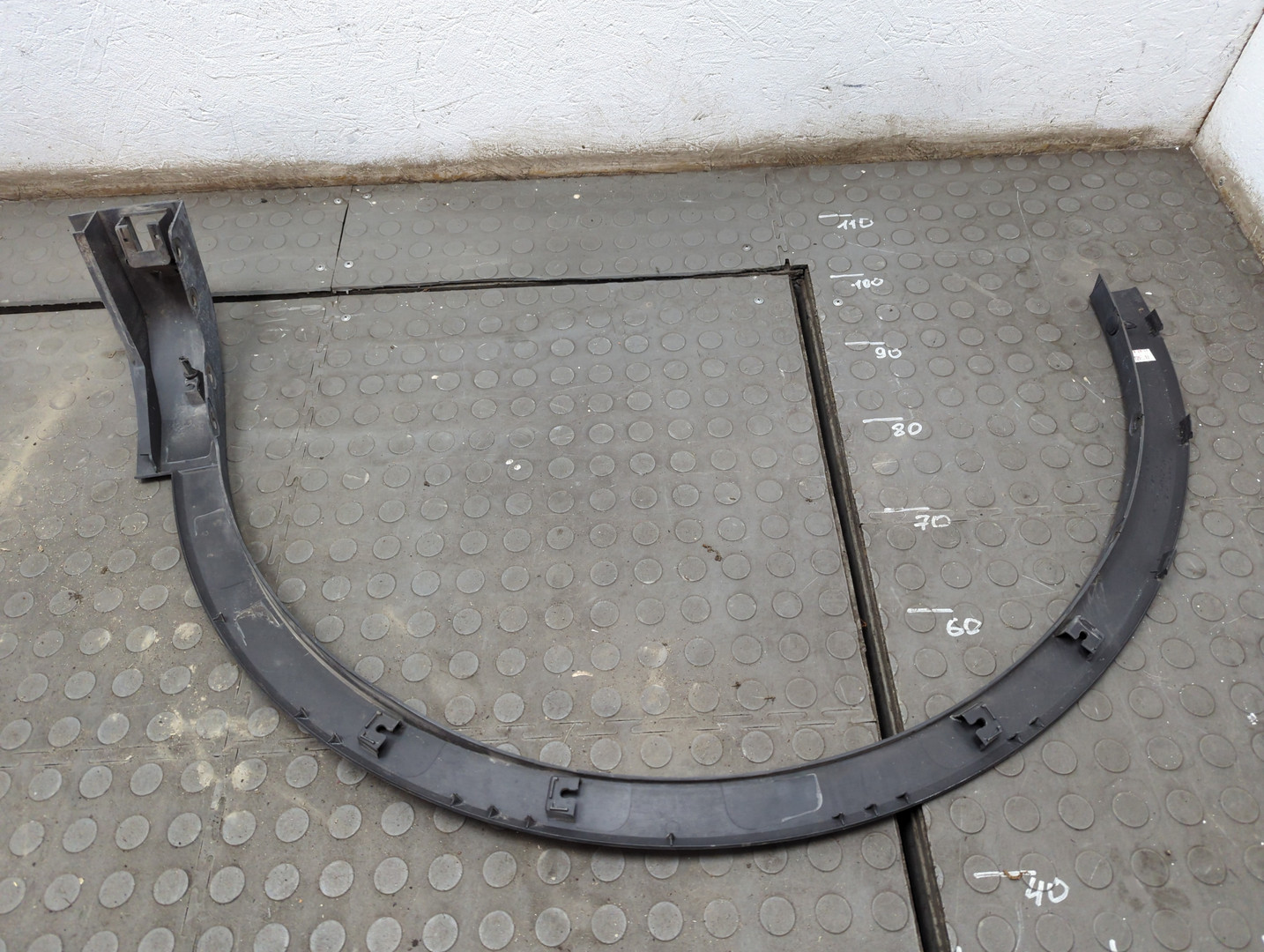 Накладка переднего крыла правого