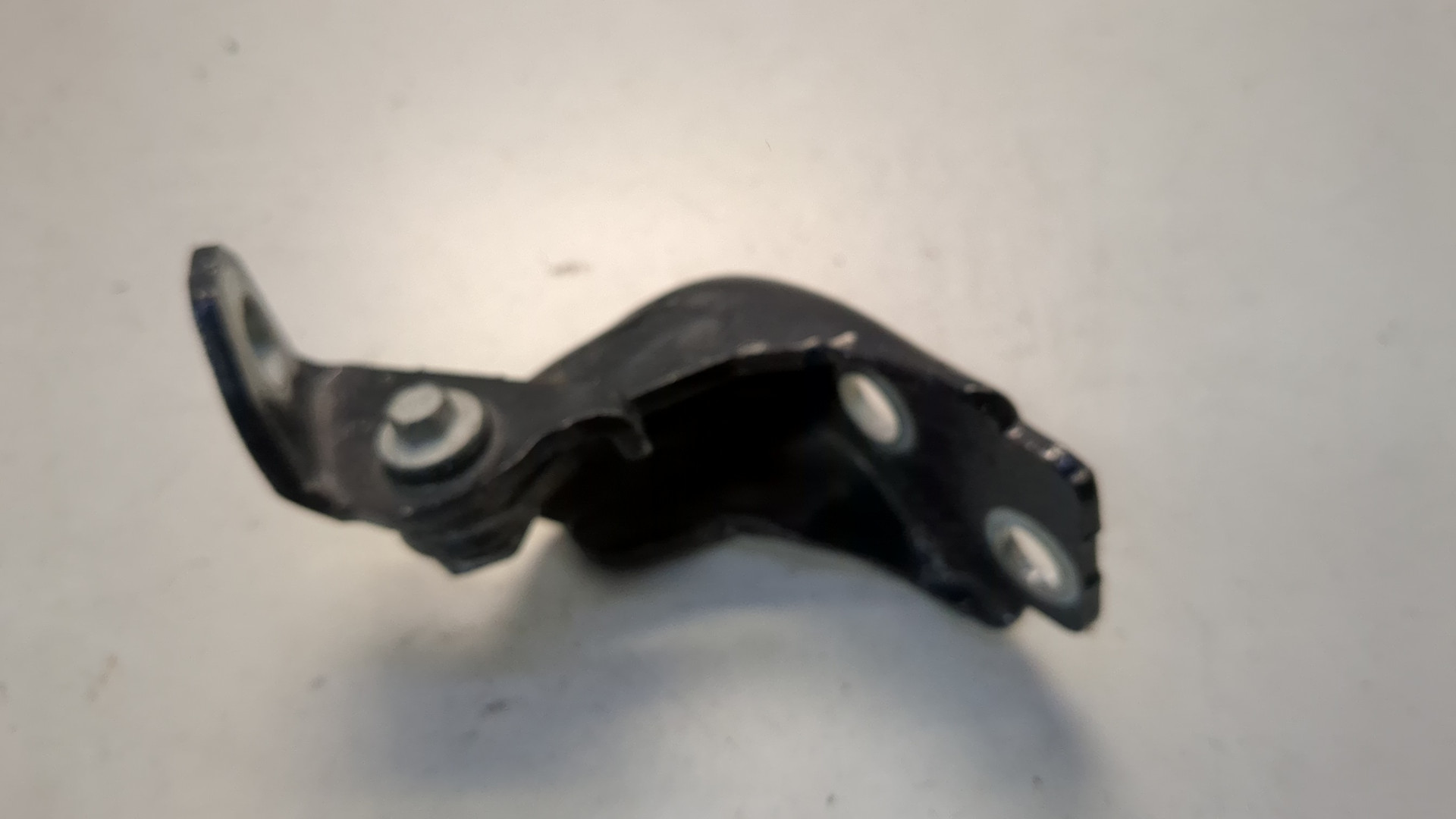 Петля двери