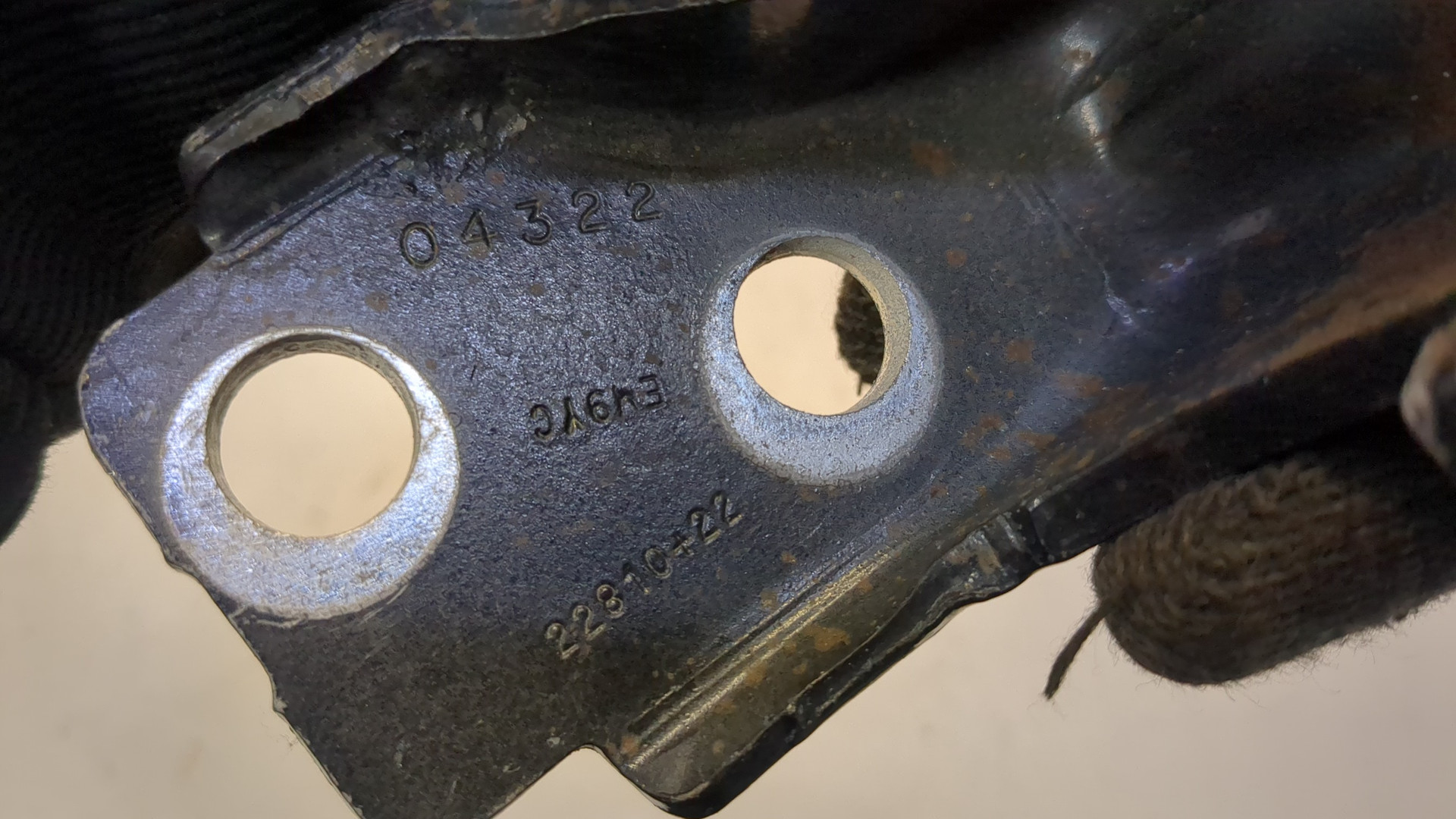 Петля двери