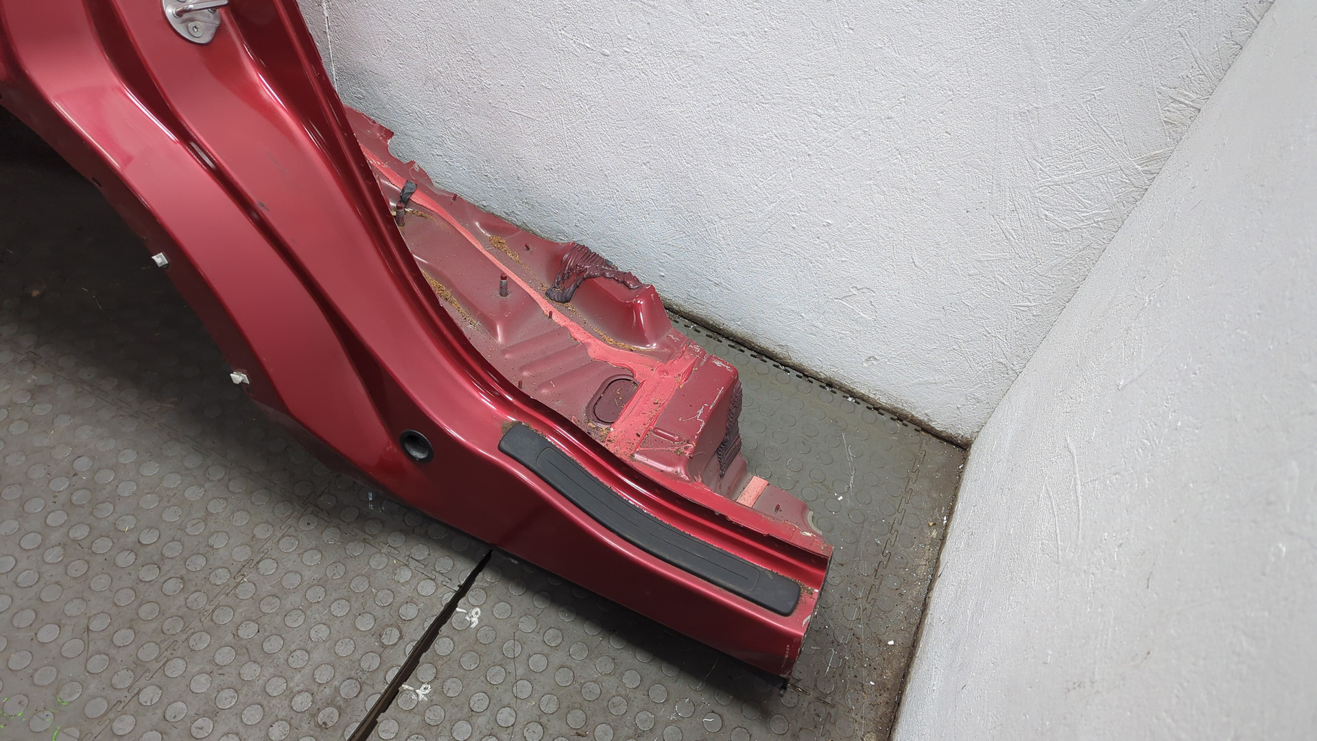 Кузовной элемент