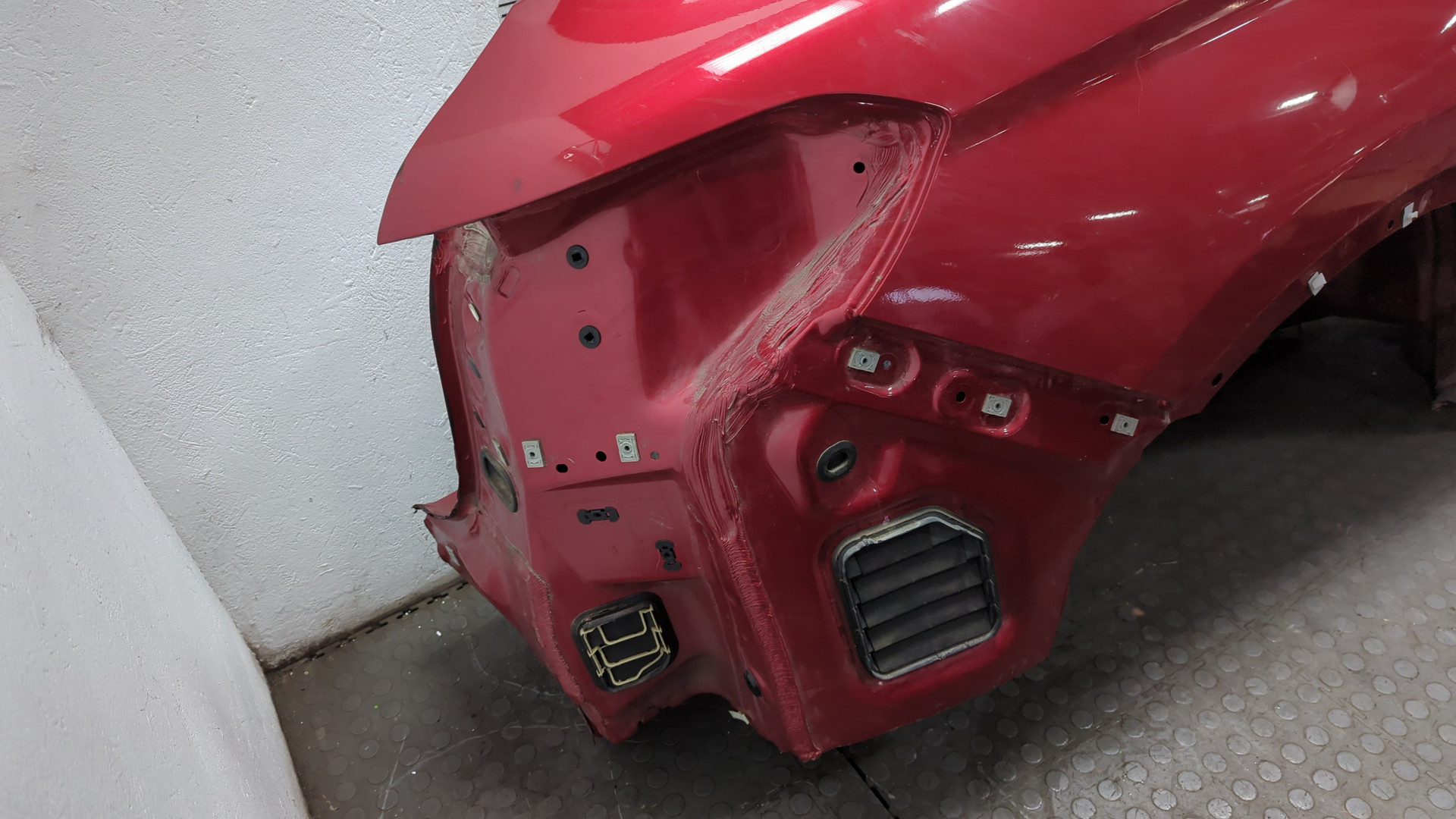 Кузовной элемент