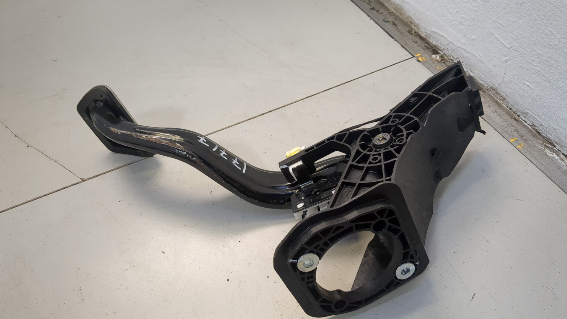 Педаль тормоза