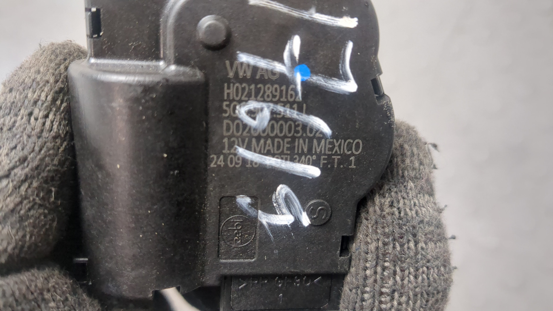 Моторчик заслонки печки