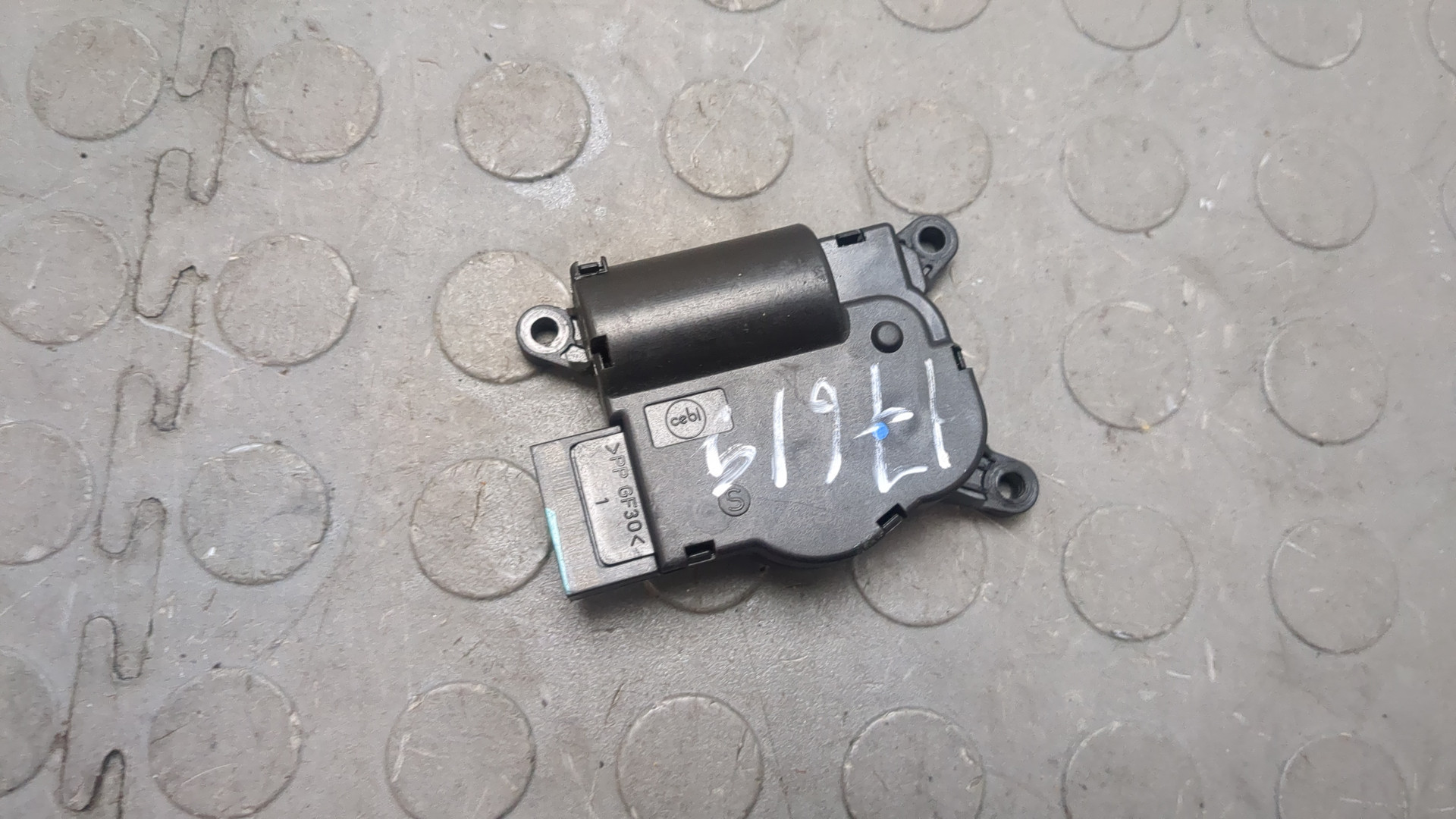 Моторчик заслонки печки