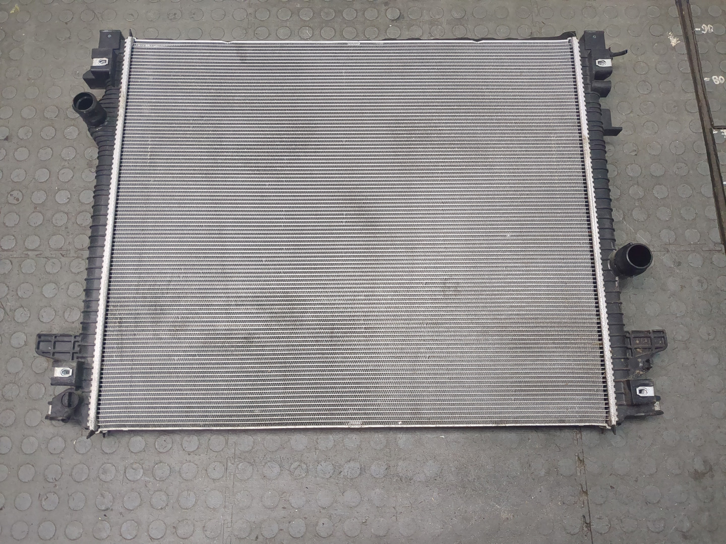 Радиатор охлаждения двигателя основной