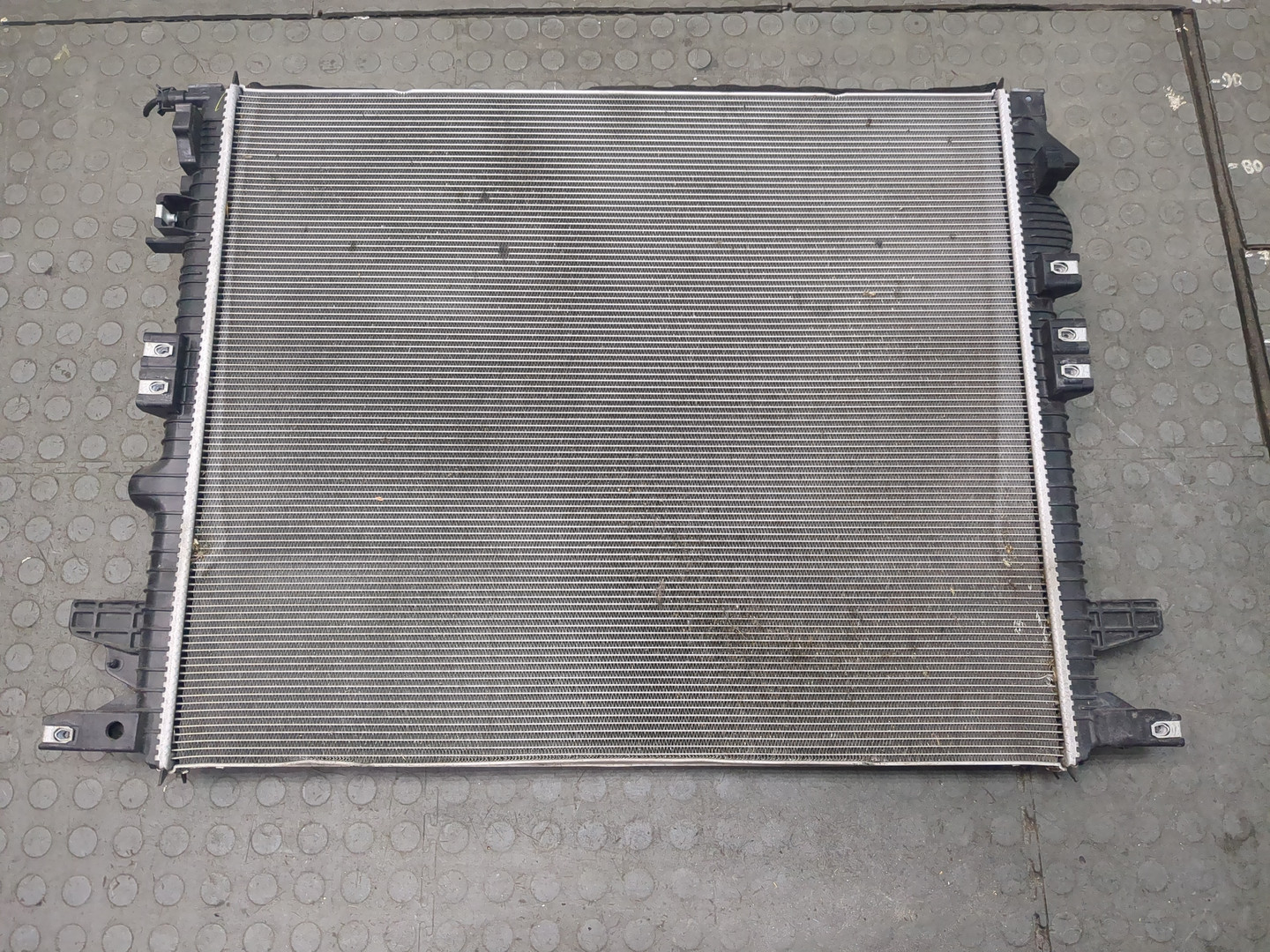 Радиатор охлаждения двигателя основной
