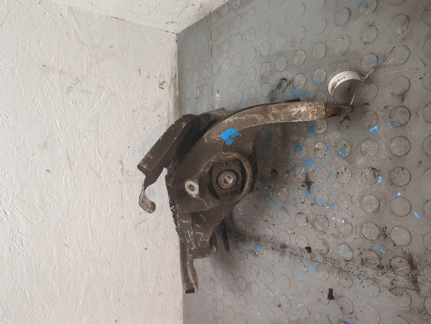 Кулак поворотный задний левый