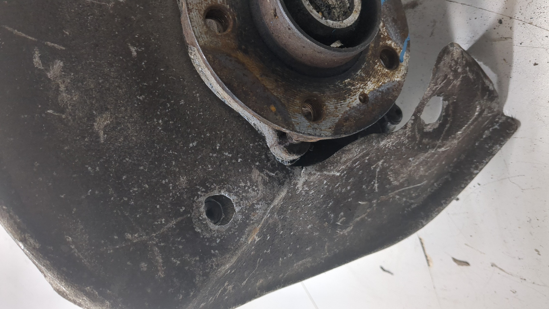 Кулак поворотный задний правый